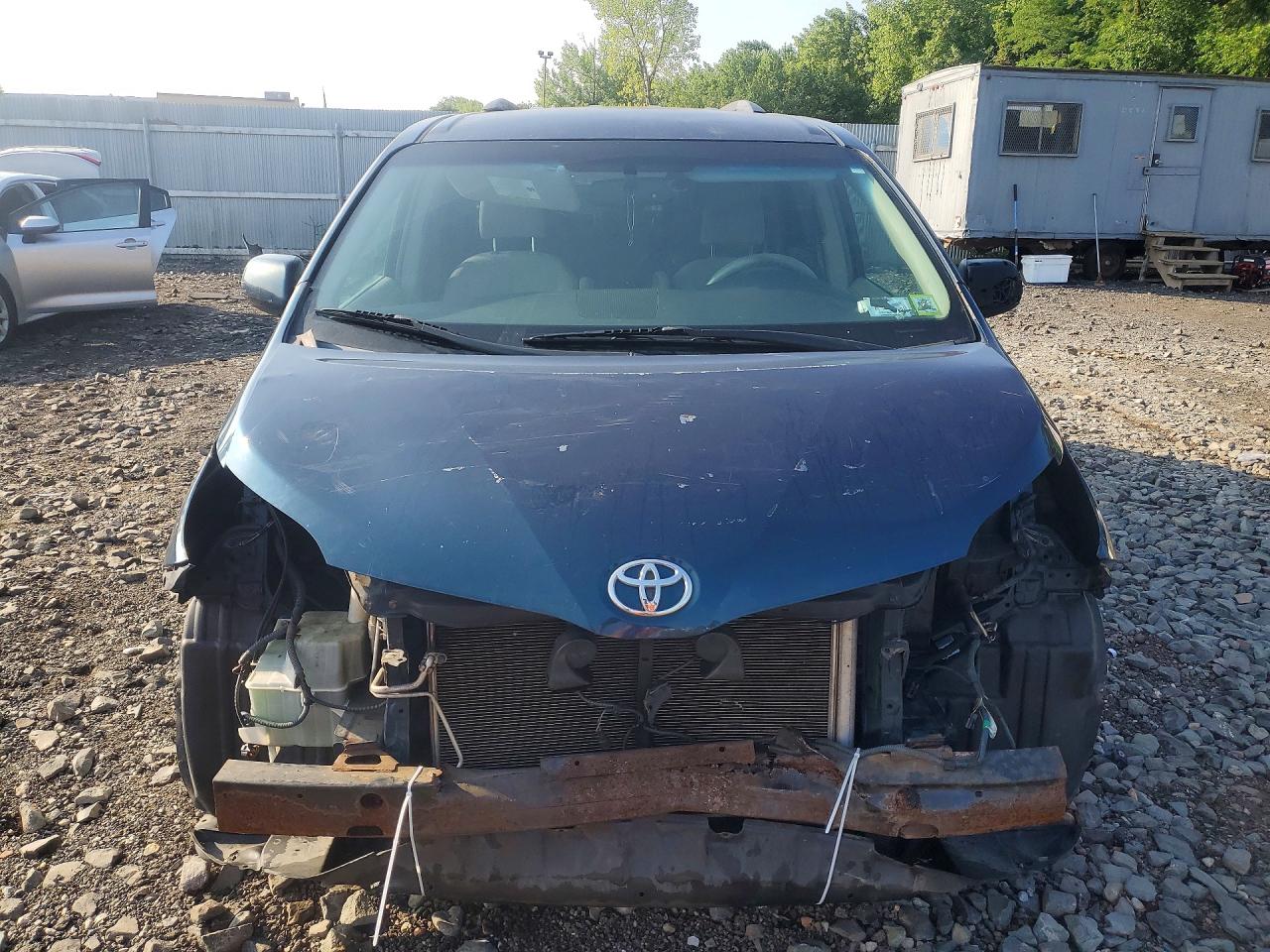 2011 Toyota Sienna Le Blue vin: 5TDKK3DC9BS139634