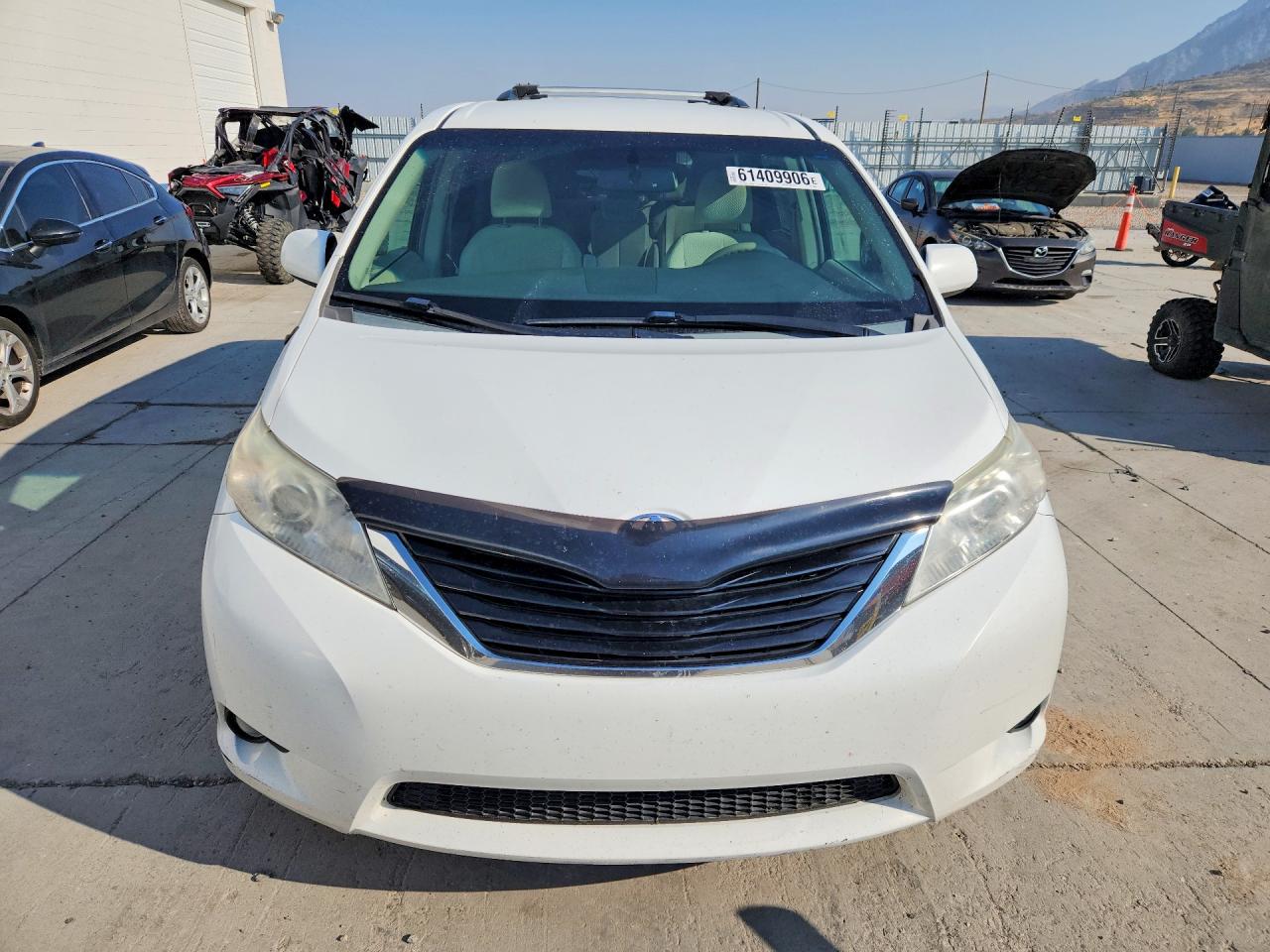 2011 Toyota Sienna Le Белый vin: 5TDKK3DC9BS146695