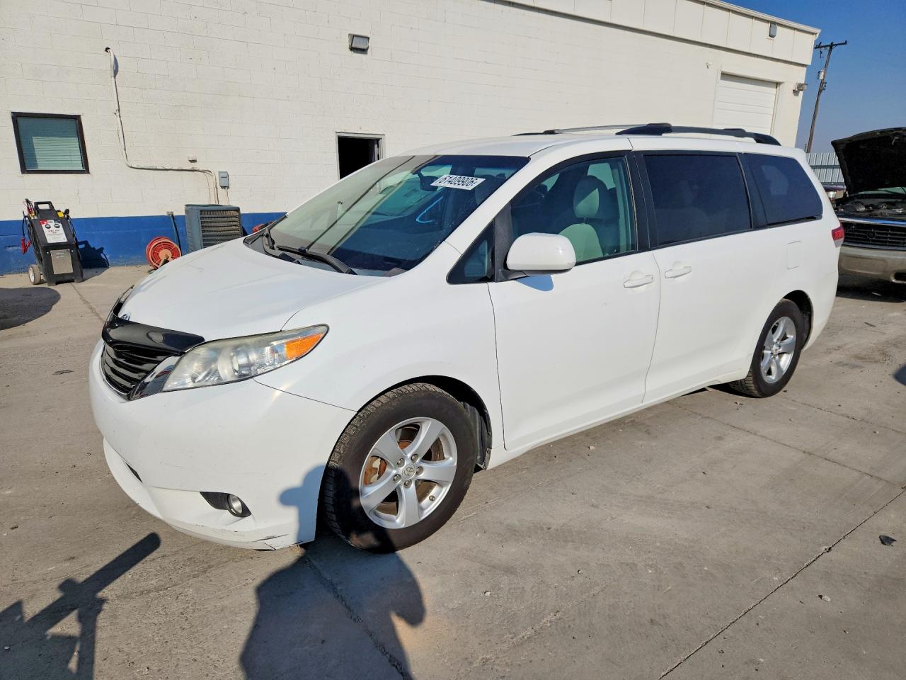 2011 Toyota Sienna Le White vin: 5TDKK3DC9BS146695