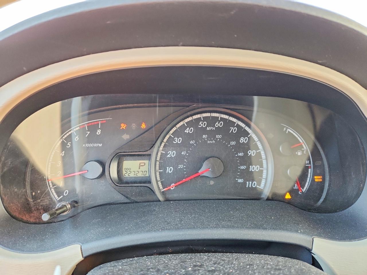 2011 Toyota Sienna Le Белый vin: 5TDKK3DC9BS146695