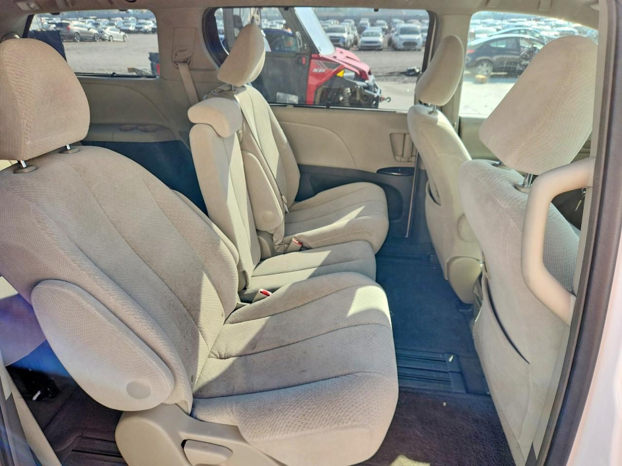 2011 Toyota Sienna Le Белый vin: 5TDKK3DC9BS146695