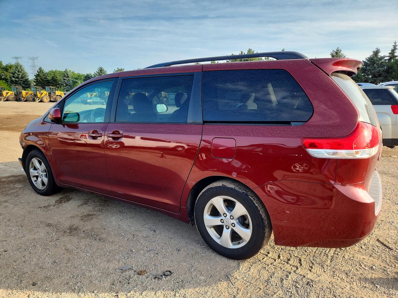 2011 Toyota Sienna Le Maroon vin: 5TDKK3DC9BS155865