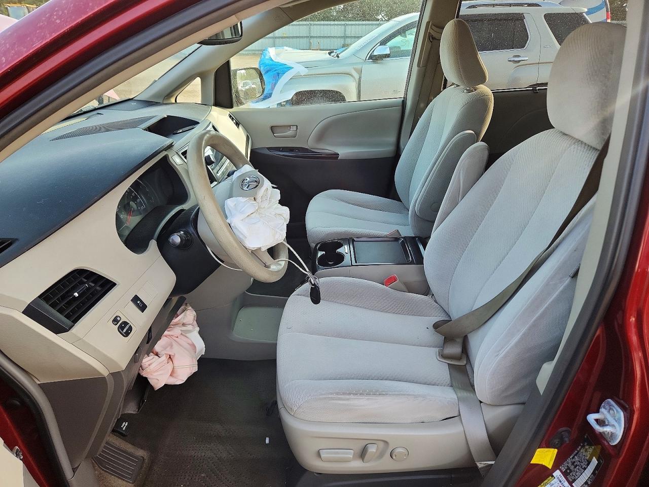 2011 Toyota Sienna Le Maroon vin: 5TDKK3DC9BS155865