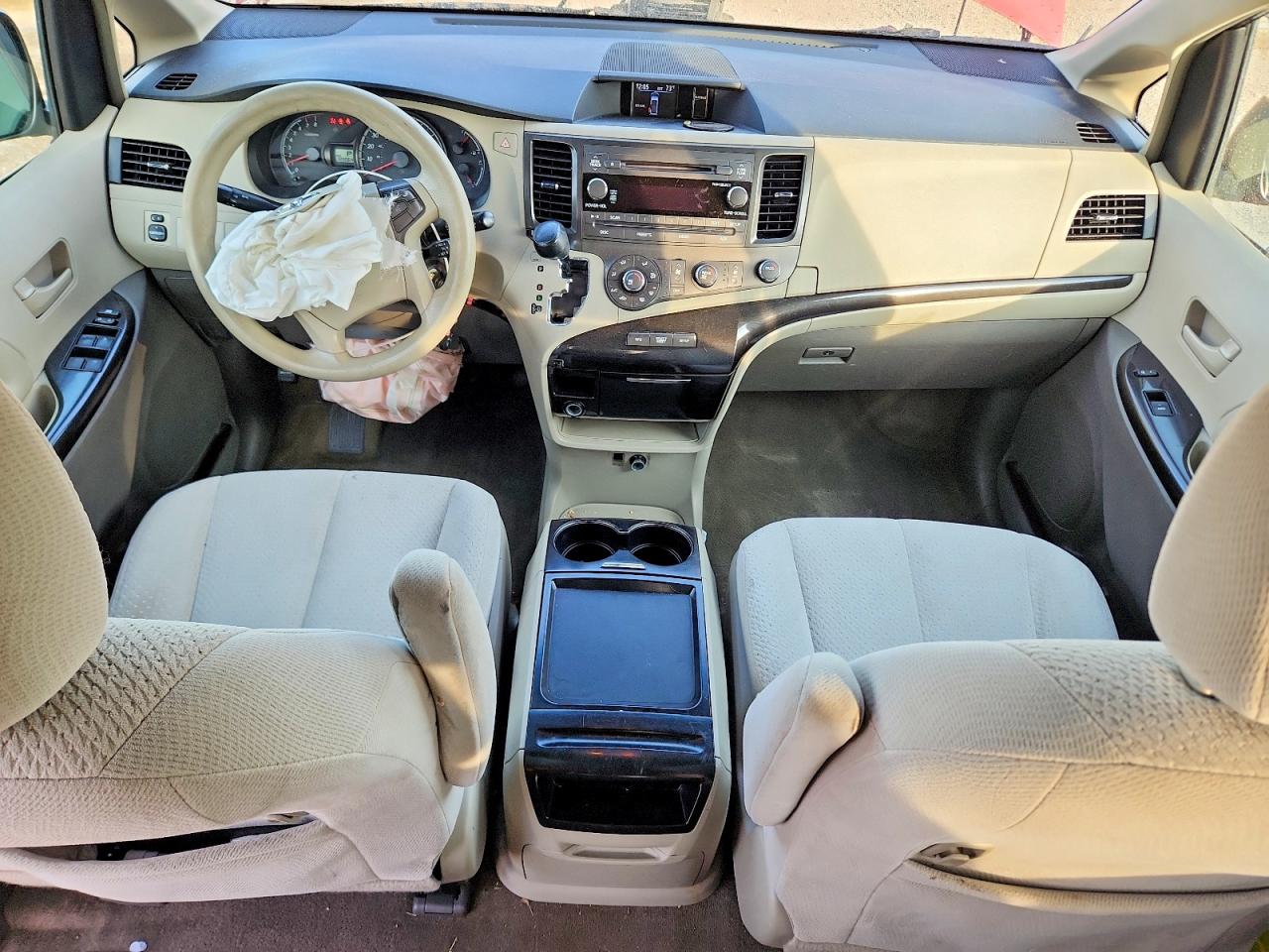 2011 Toyota Sienna Le Maroon vin: 5TDKK3DC9BS155865