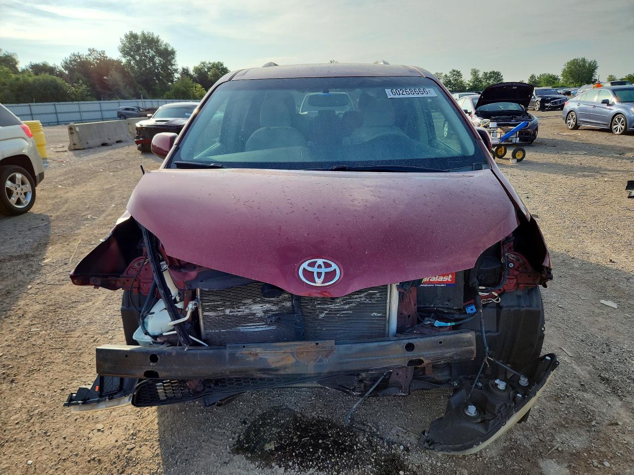 2011 Toyota Sienna Le Maroon vin: 5TDKK3DC9BS155865
