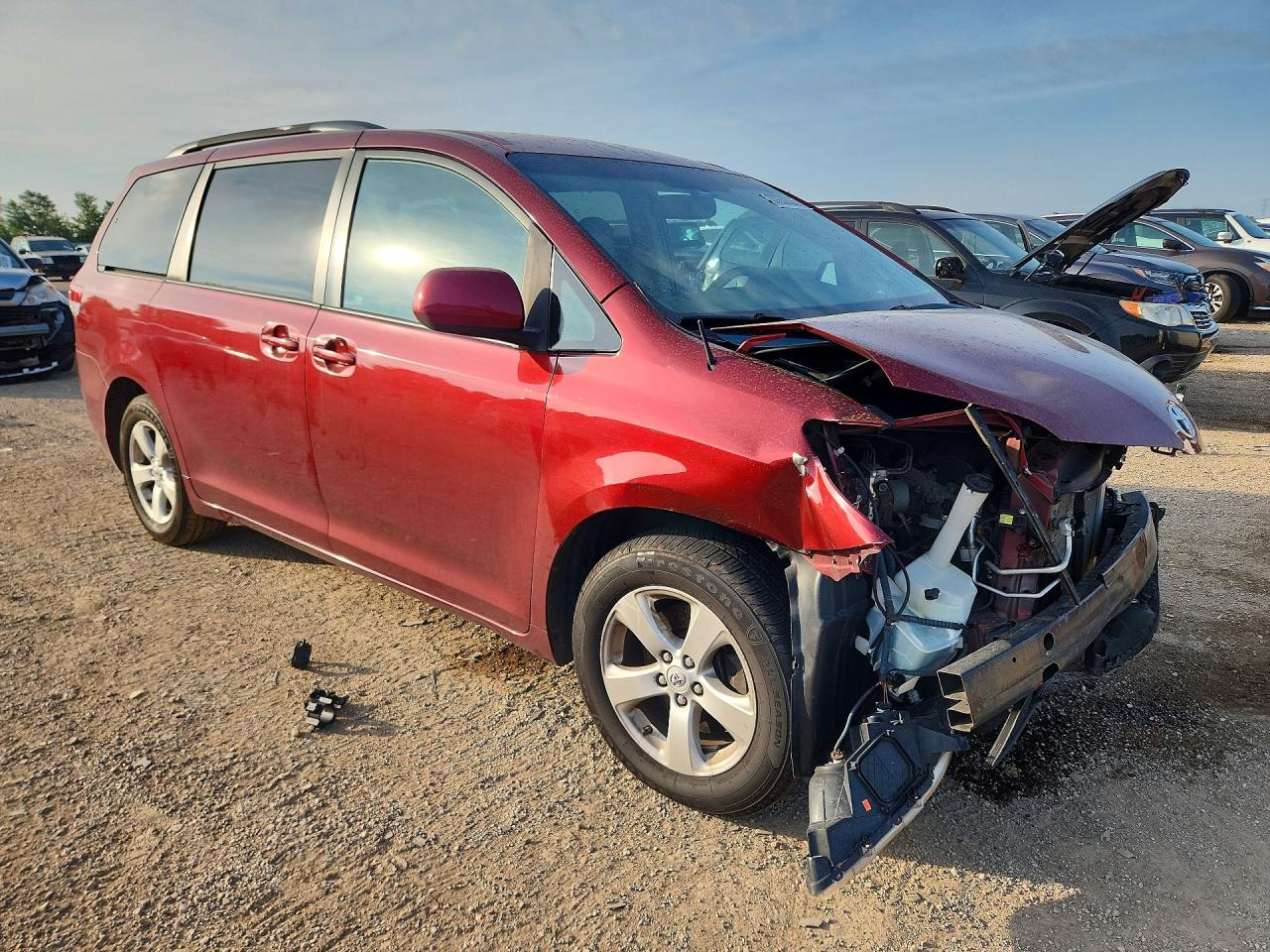 2011 Toyota Sienna Le Maroon vin: 5TDKK3DC9BS155865