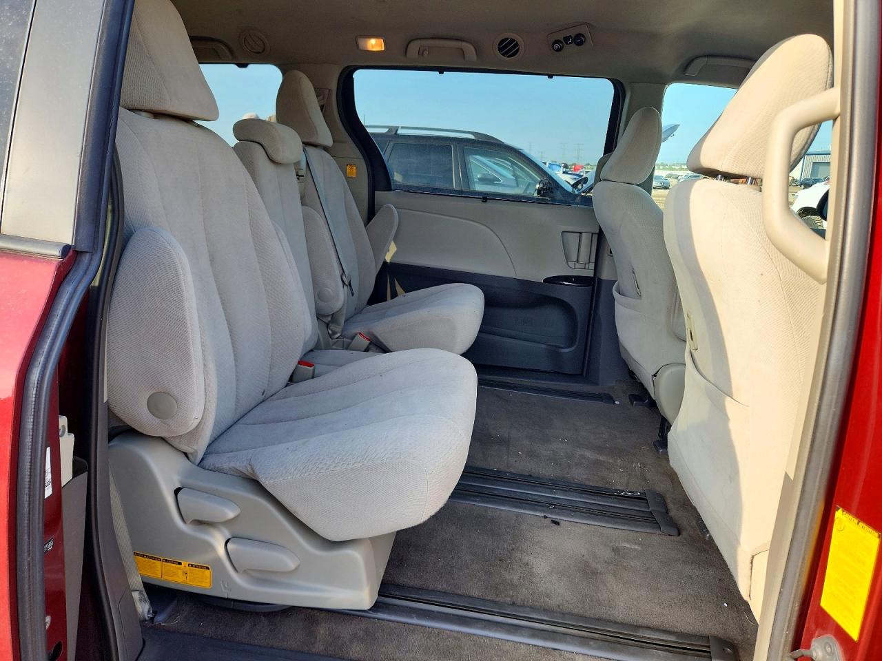 2011 Toyota Sienna Le Maroon vin: 5TDKK3DC9BS155865