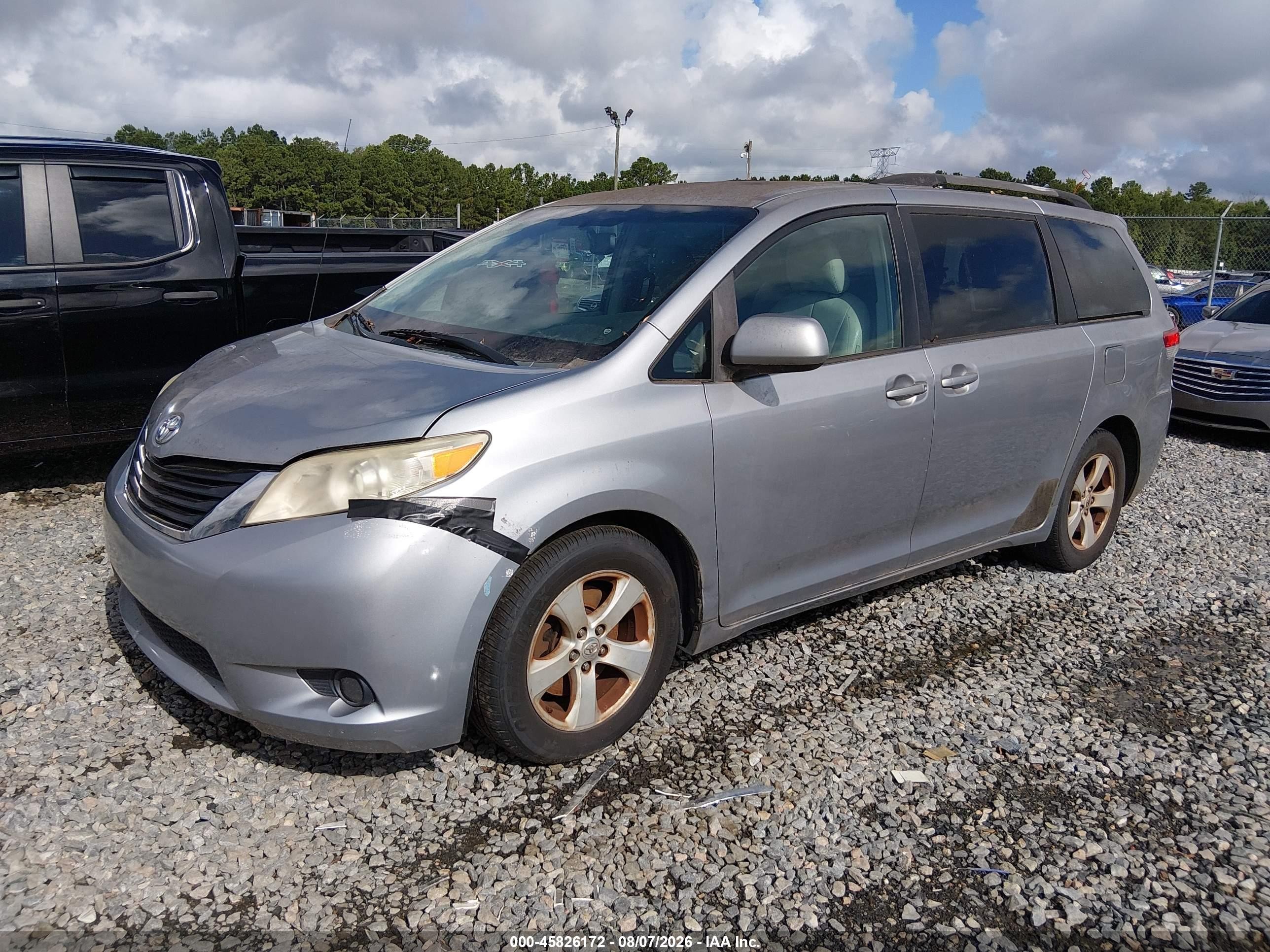 2011 Toyota Sienna Le V6 Серебряный vin: 5TDKK3DC9BS156269