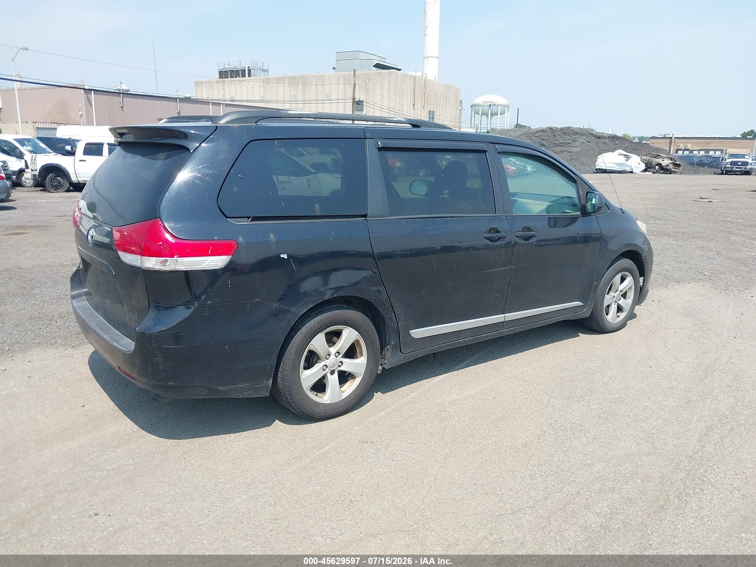 2011 Toyota Sienna Le V6 Черный vin: 5TDKK3DC9BS161858