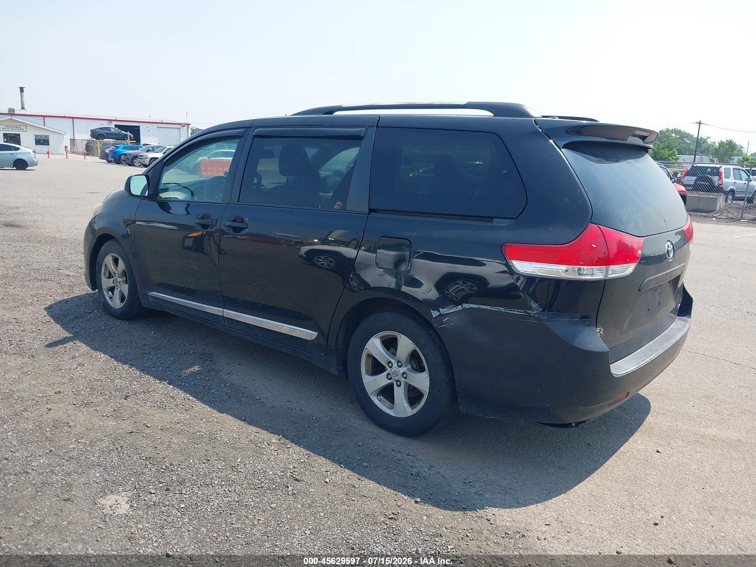 2011 Toyota Sienna Le V6 Черный vin: 5TDKK3DC9BS161858