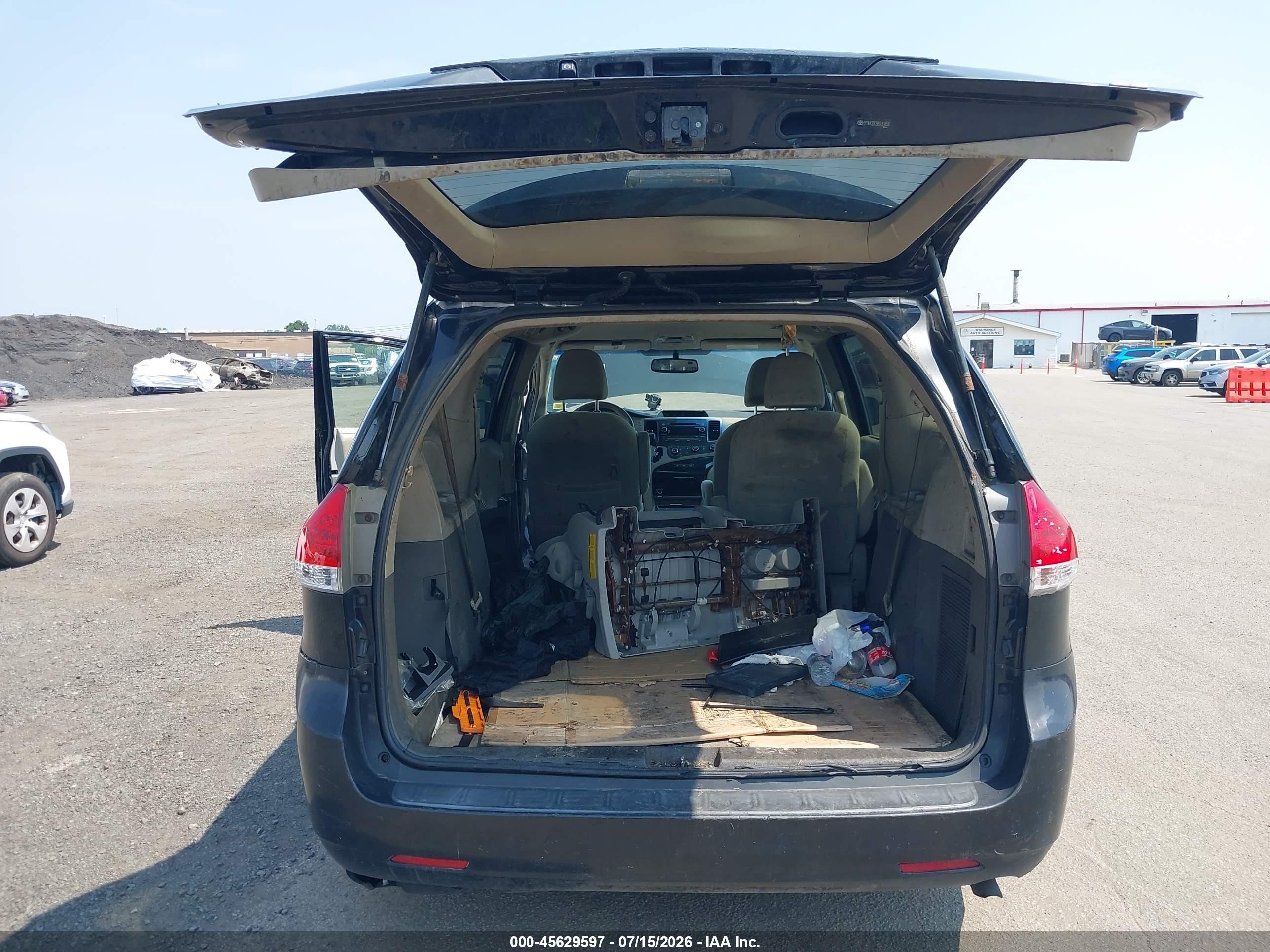 2011 Toyota Sienna Le V6 Черный vin: 5TDKK3DC9BS161858