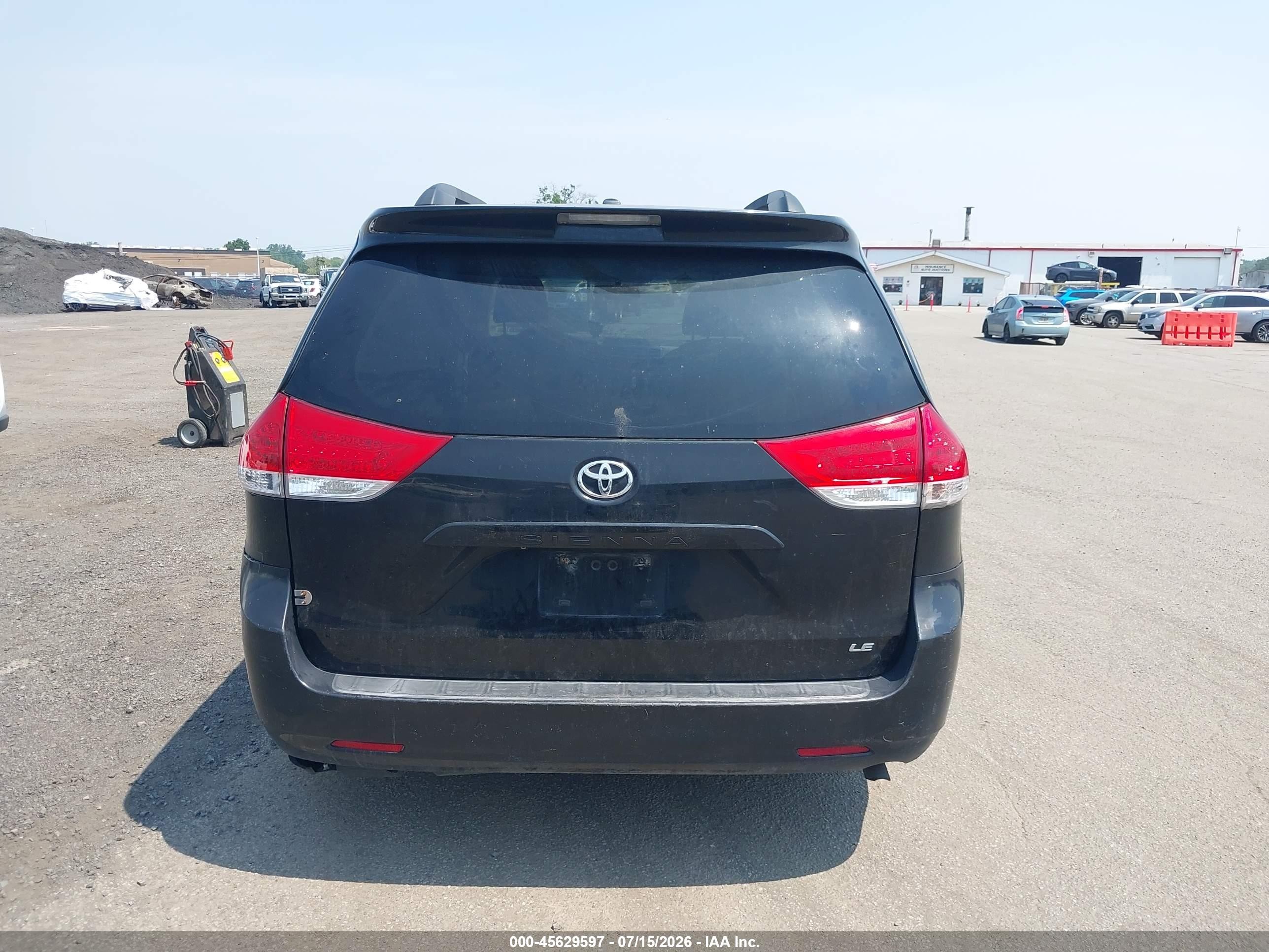 2011 Toyota Sienna Le V6 Черный vin: 5TDKK3DC9BS161858