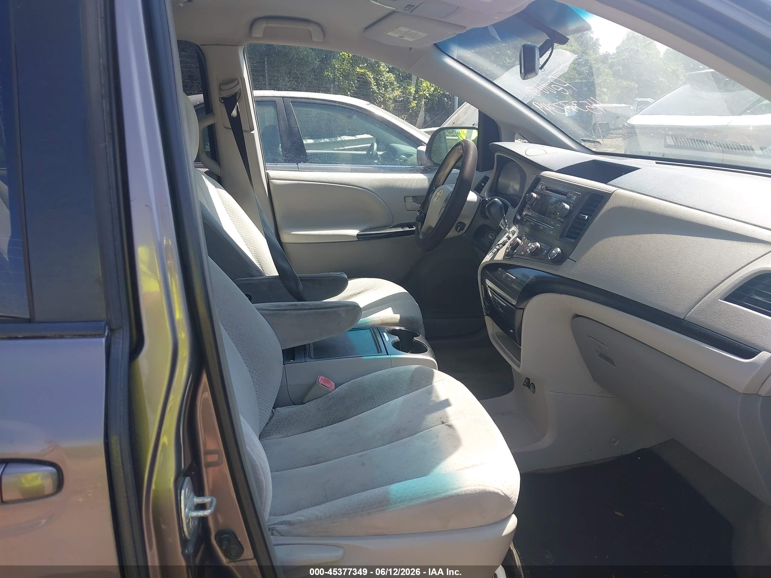 2012 Toyota Sienna Le V6 8 Passenger Gray vin: 5TDKK3DC9CS188978