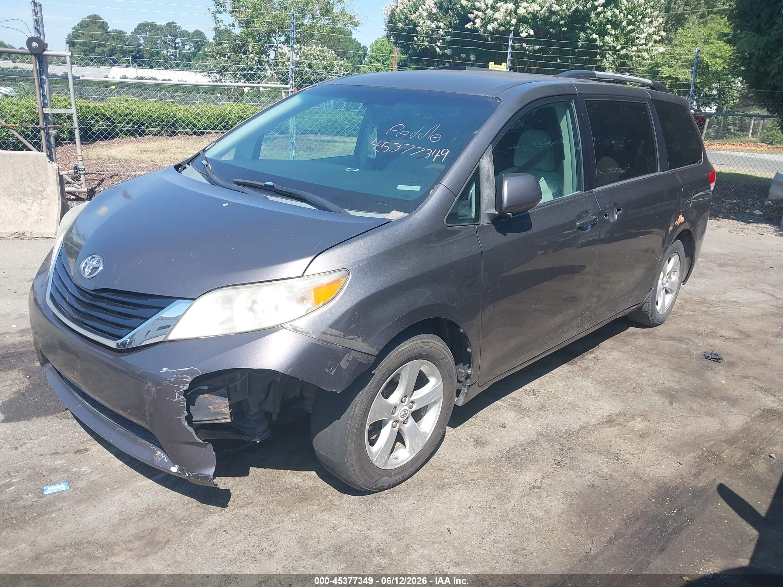 2012 Toyota Sienna Le V6 8 Passenger Gray vin: 5TDKK3DC9CS188978