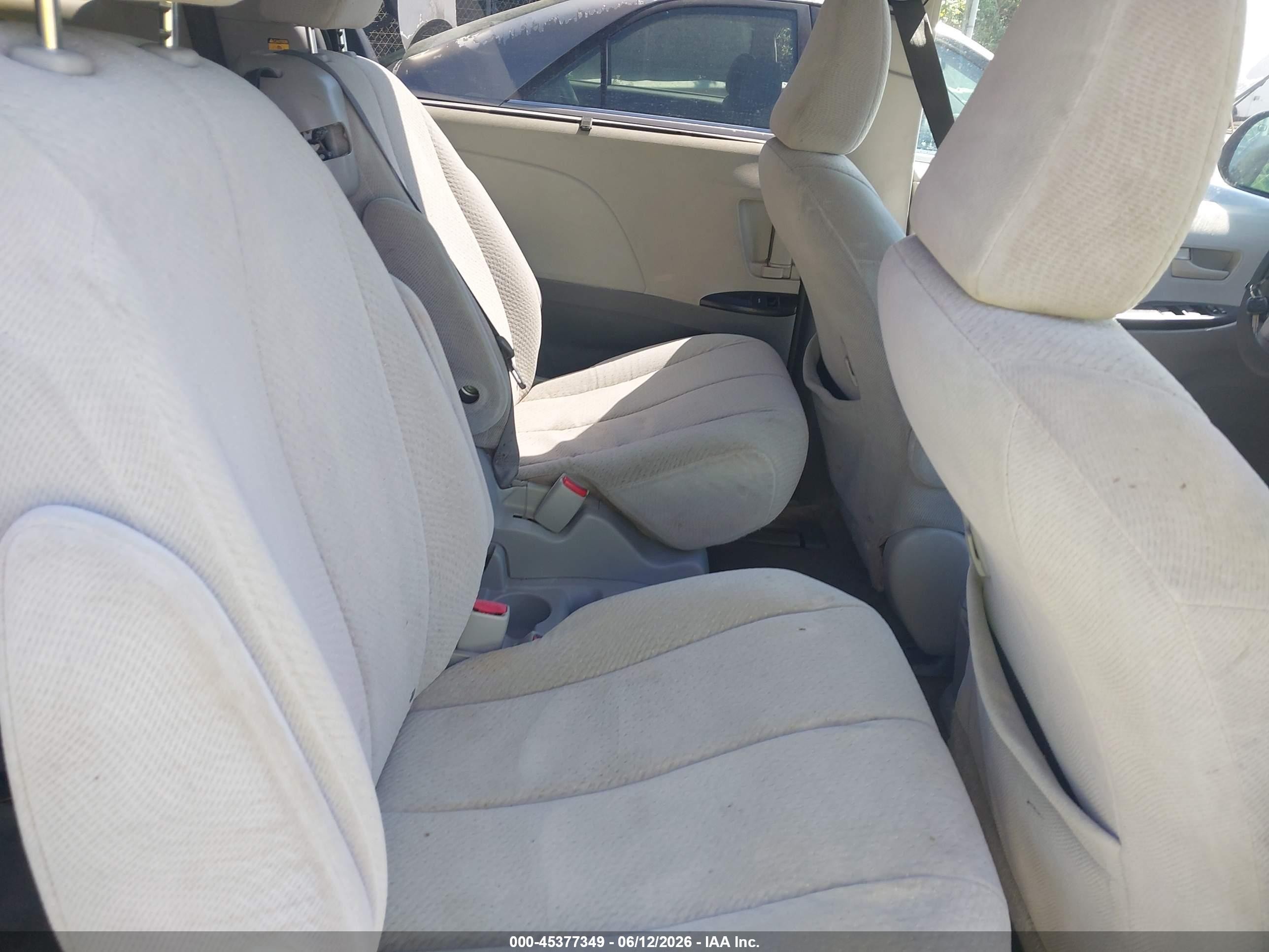 2012 Toyota Sienna Le V6 8 Passenger Gray vin: 5TDKK3DC9CS188978