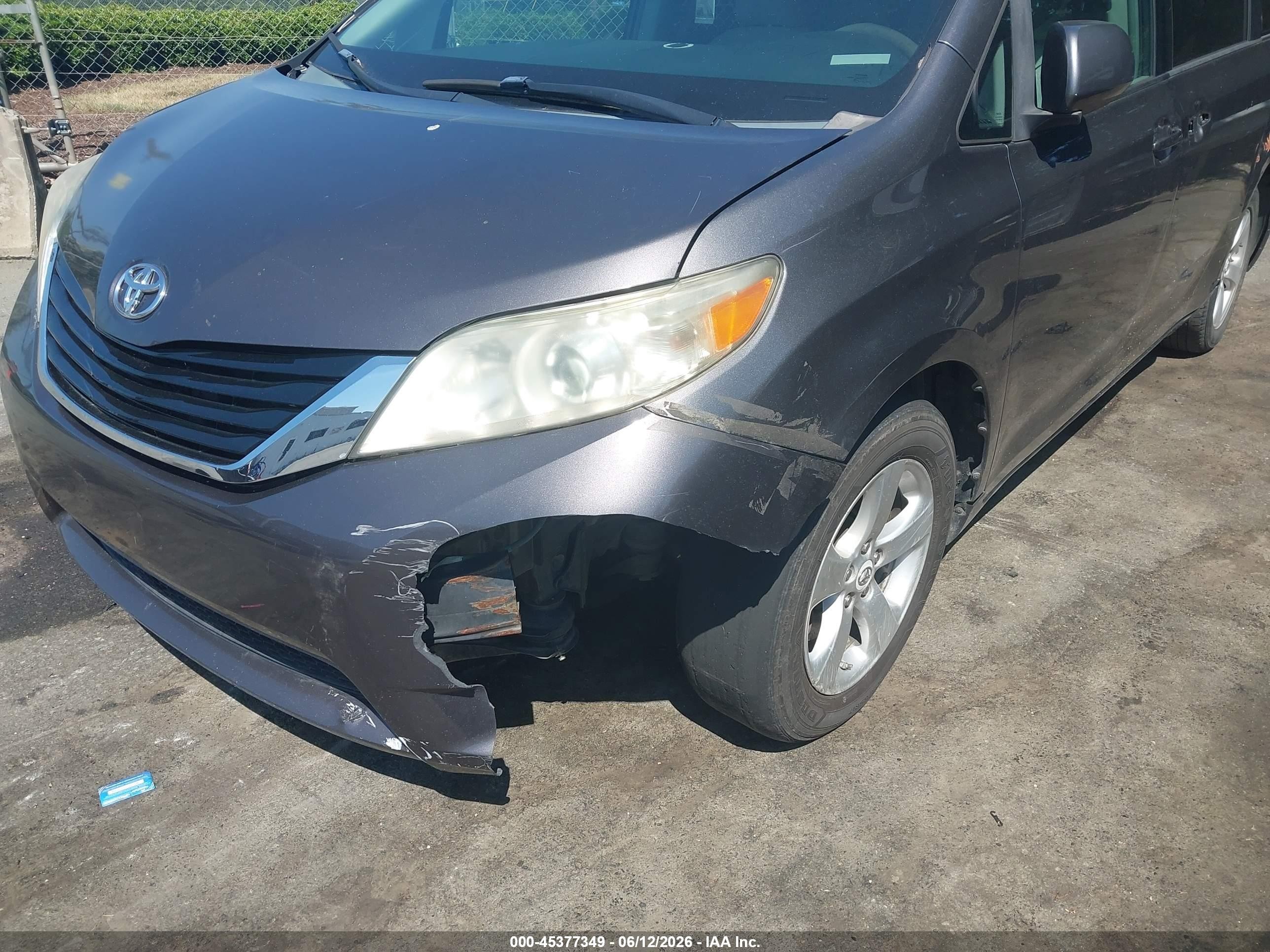 2012 Toyota Sienna Le V6 8 Passenger Gray vin: 5TDKK3DC9CS188978