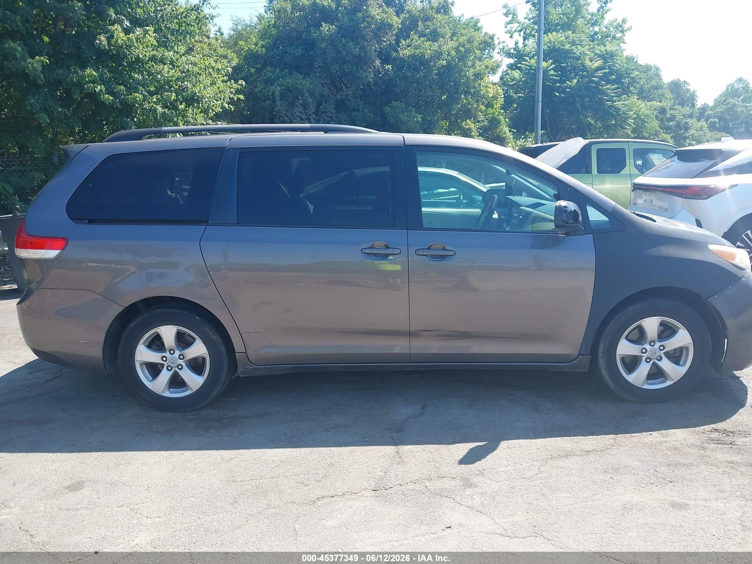 2012 Toyota Sienna Le V6 8 Passenger Gray vin: 5TDKK3DC9CS188978