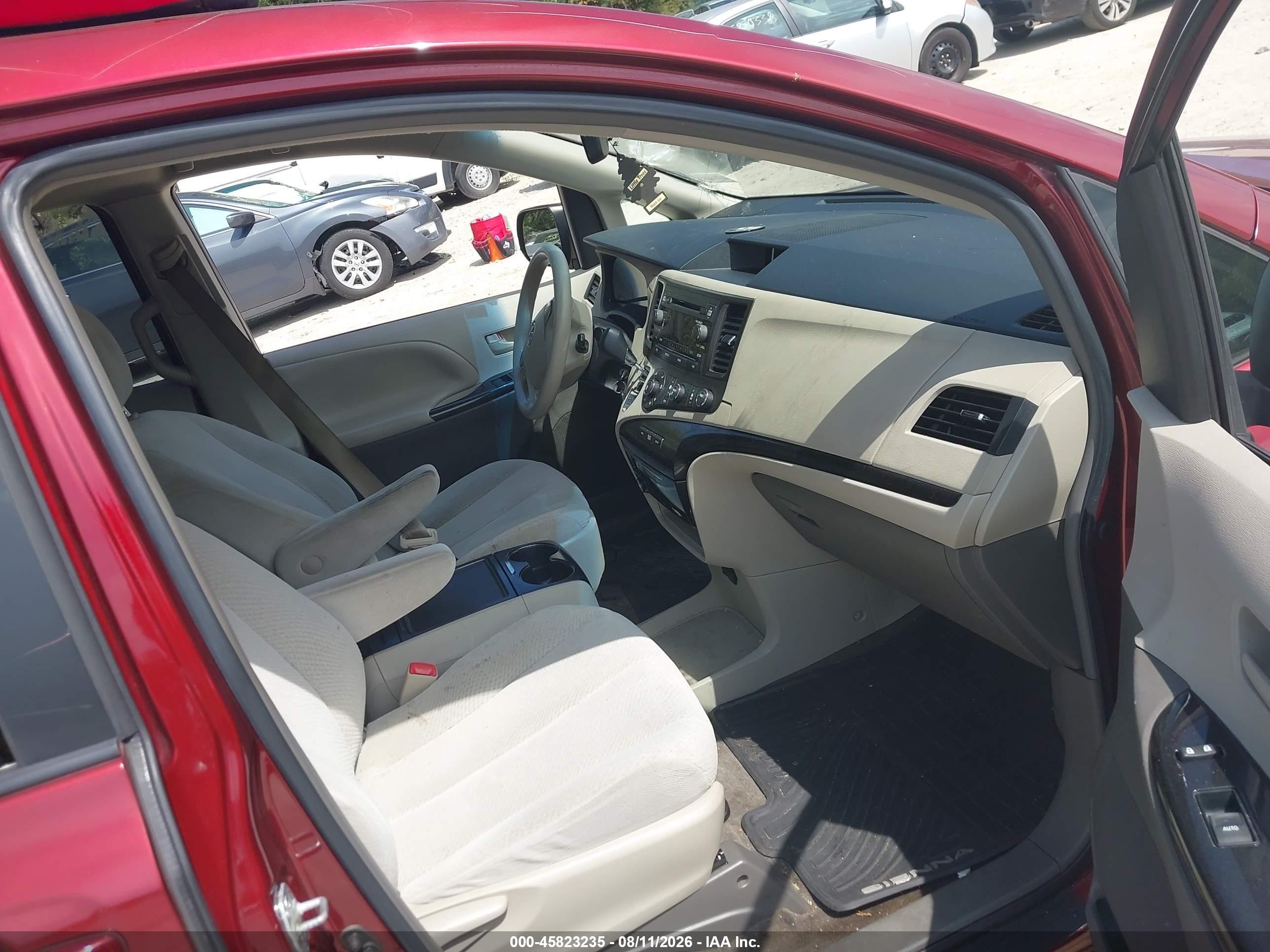 2012 Toyota Sienna Le V6 8 Passenger Red vin: 5TDKK3DC9CS198040