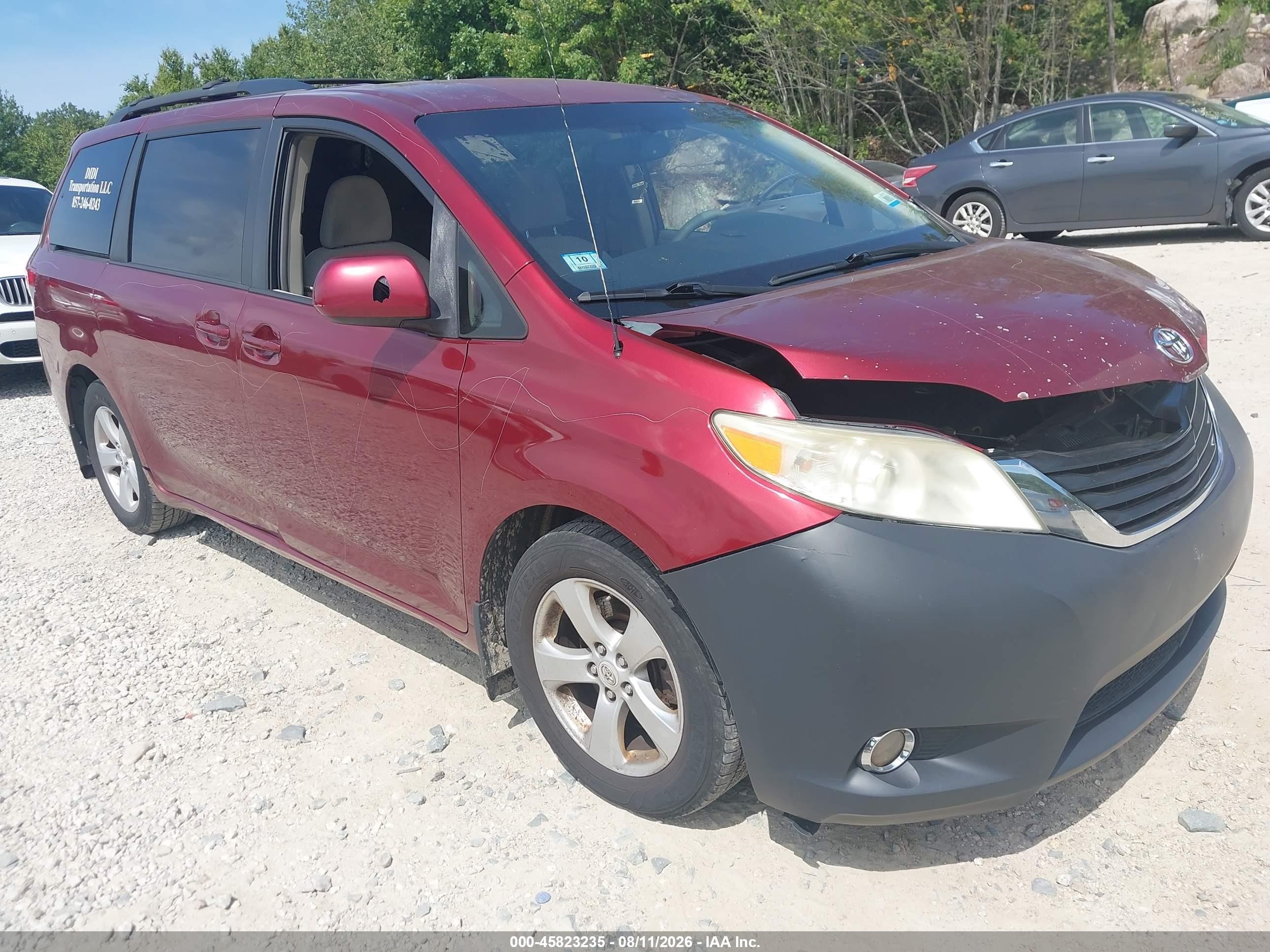 2012 Toyota Sienna Le V6 8 Passenger Red vin: 5TDKK3DC9CS198040