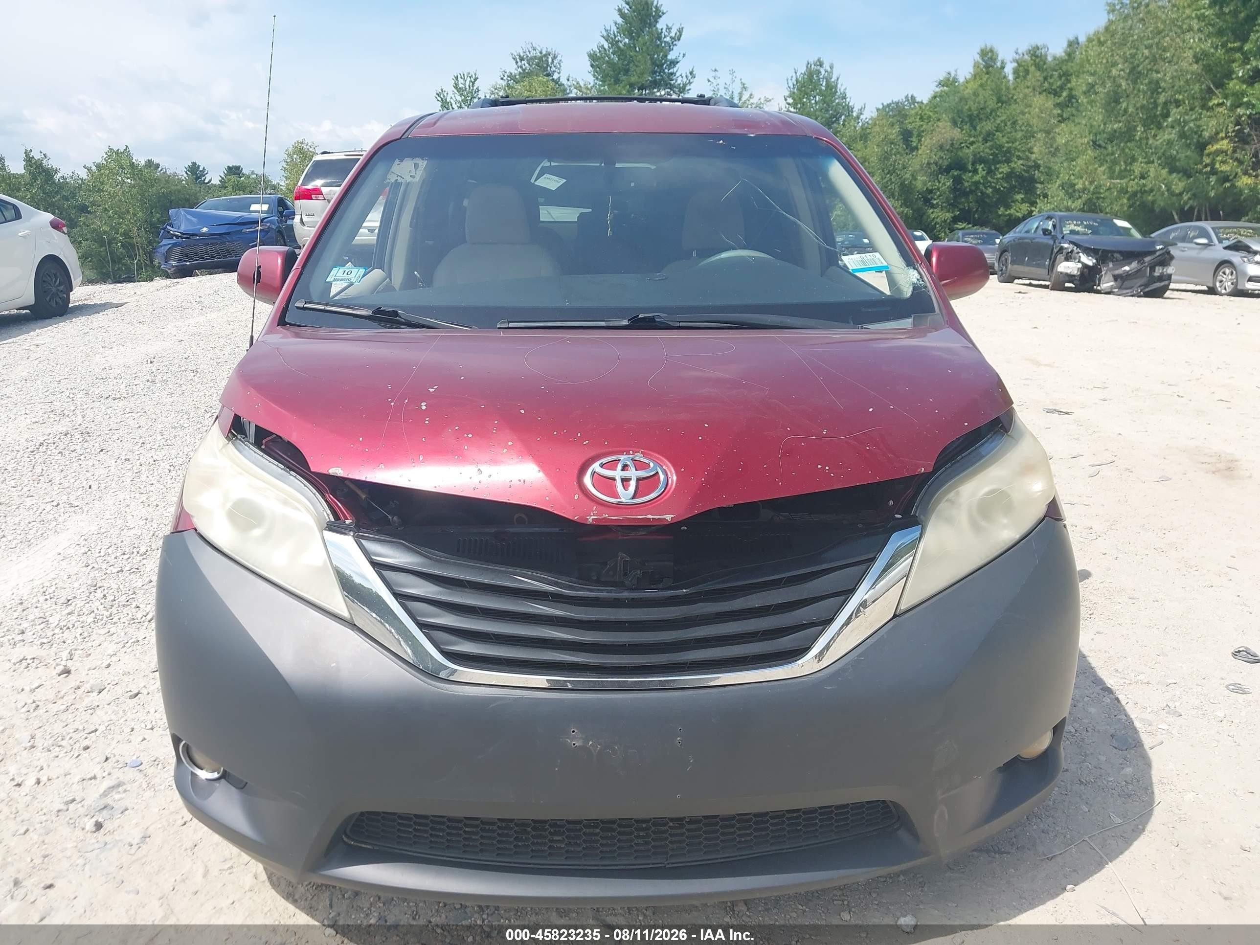 2012 Toyota Sienna Le V6 8 Passenger Red vin: 5TDKK3DC9CS198040