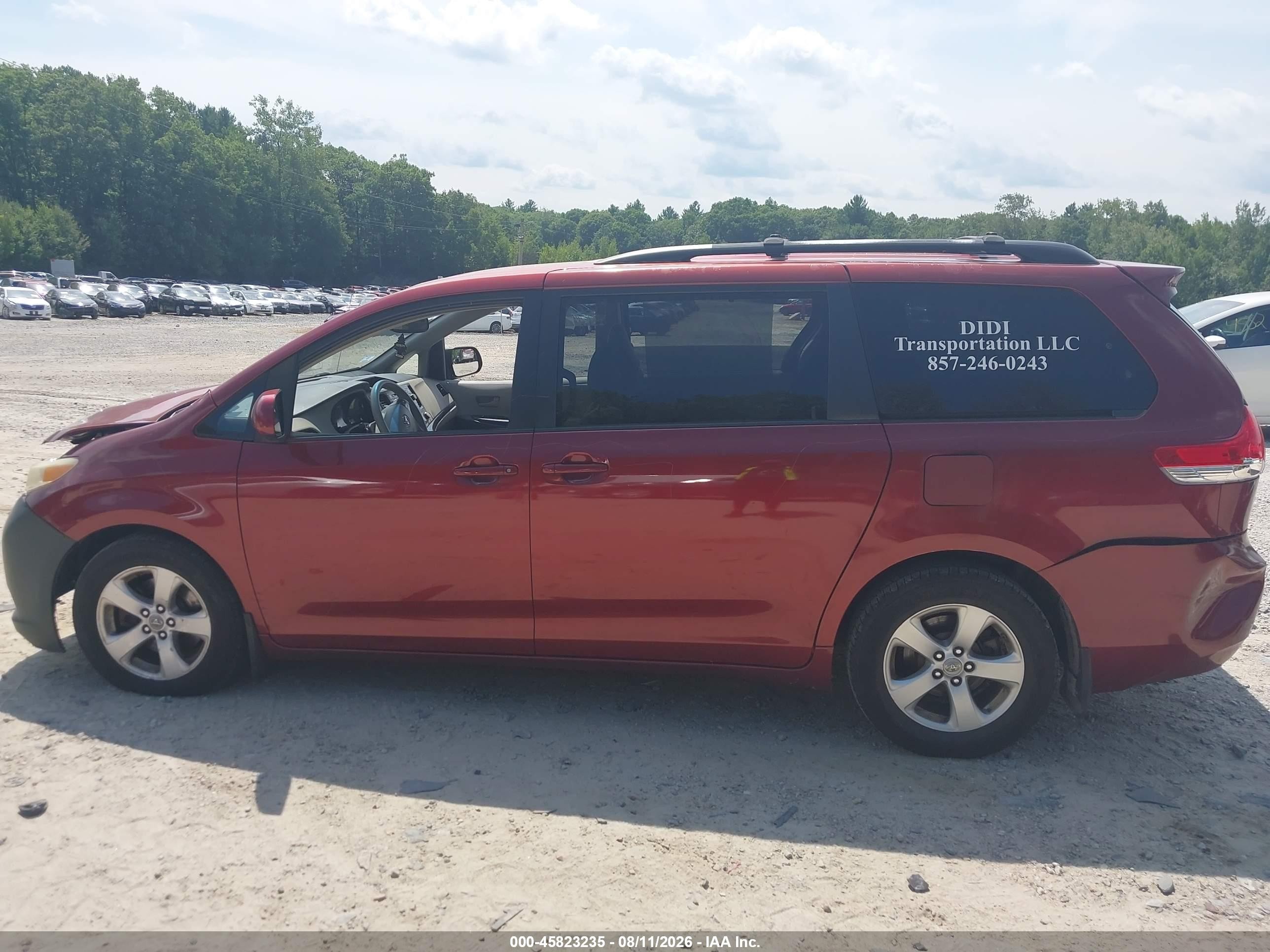 2012 Toyota Sienna Le V6 8 Passenger Red vin: 5TDKK3DC9CS198040