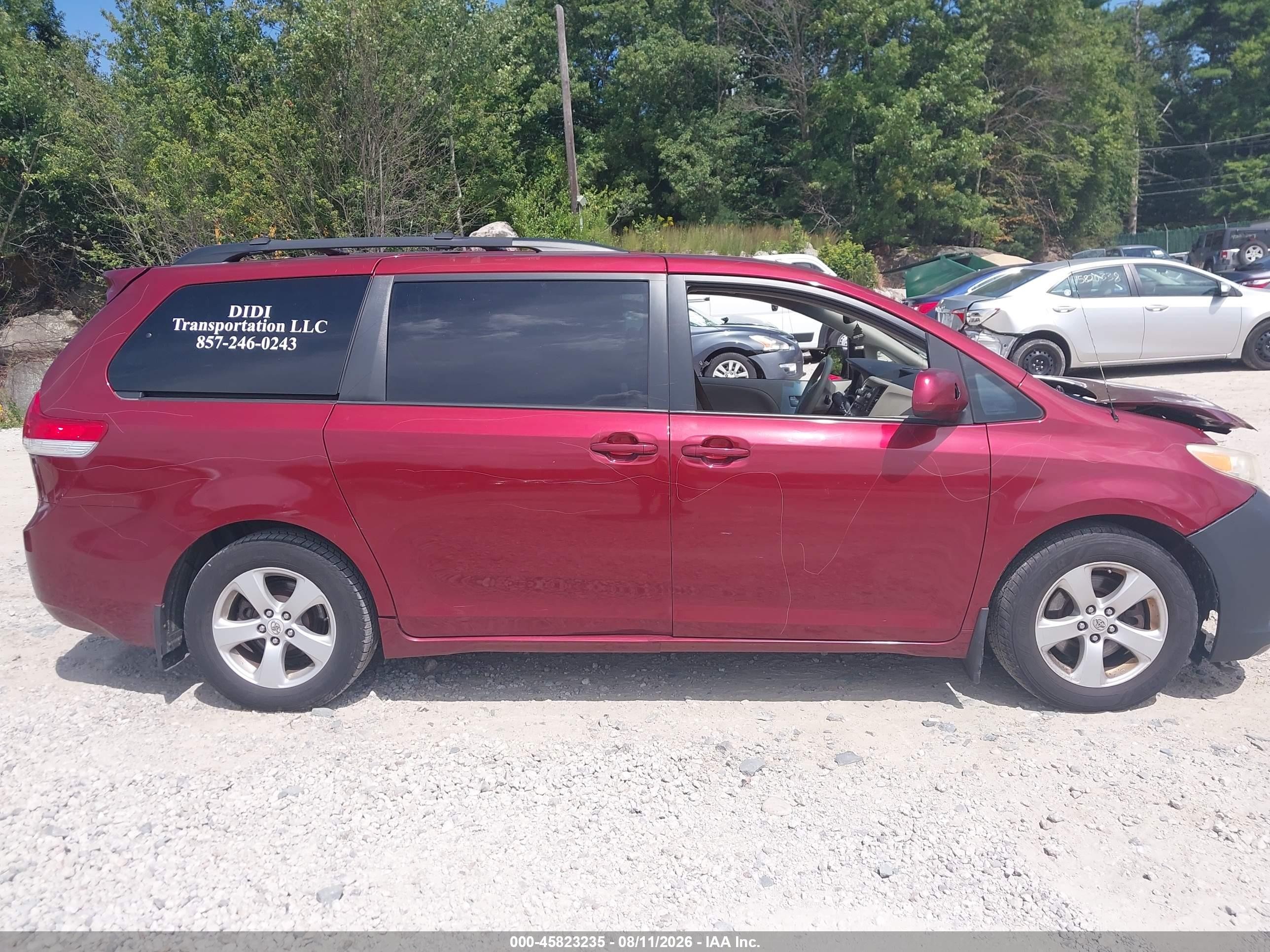 2012 Toyota Sienna Le V6 8 Passenger Red vin: 5TDKK3DC9CS198040