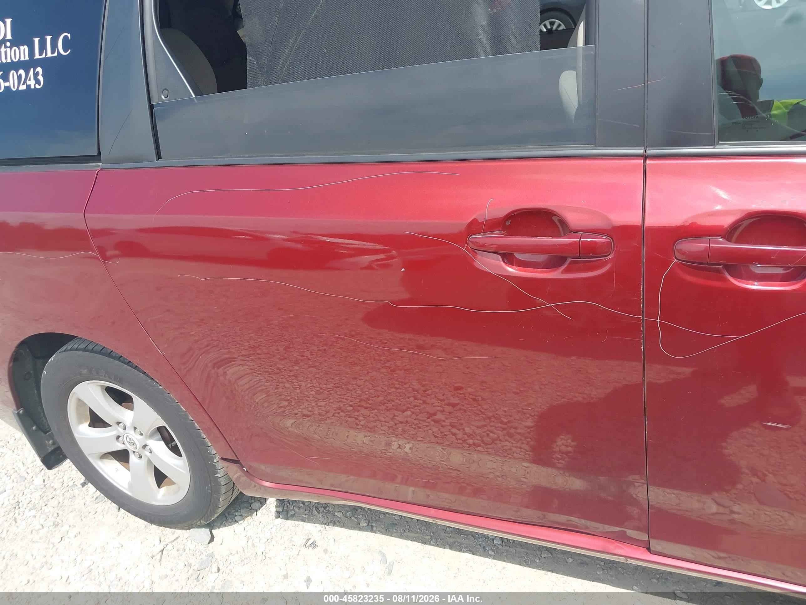 2012 Toyota Sienna Le V6 8 Passenger Red vin: 5TDKK3DC9CS198040