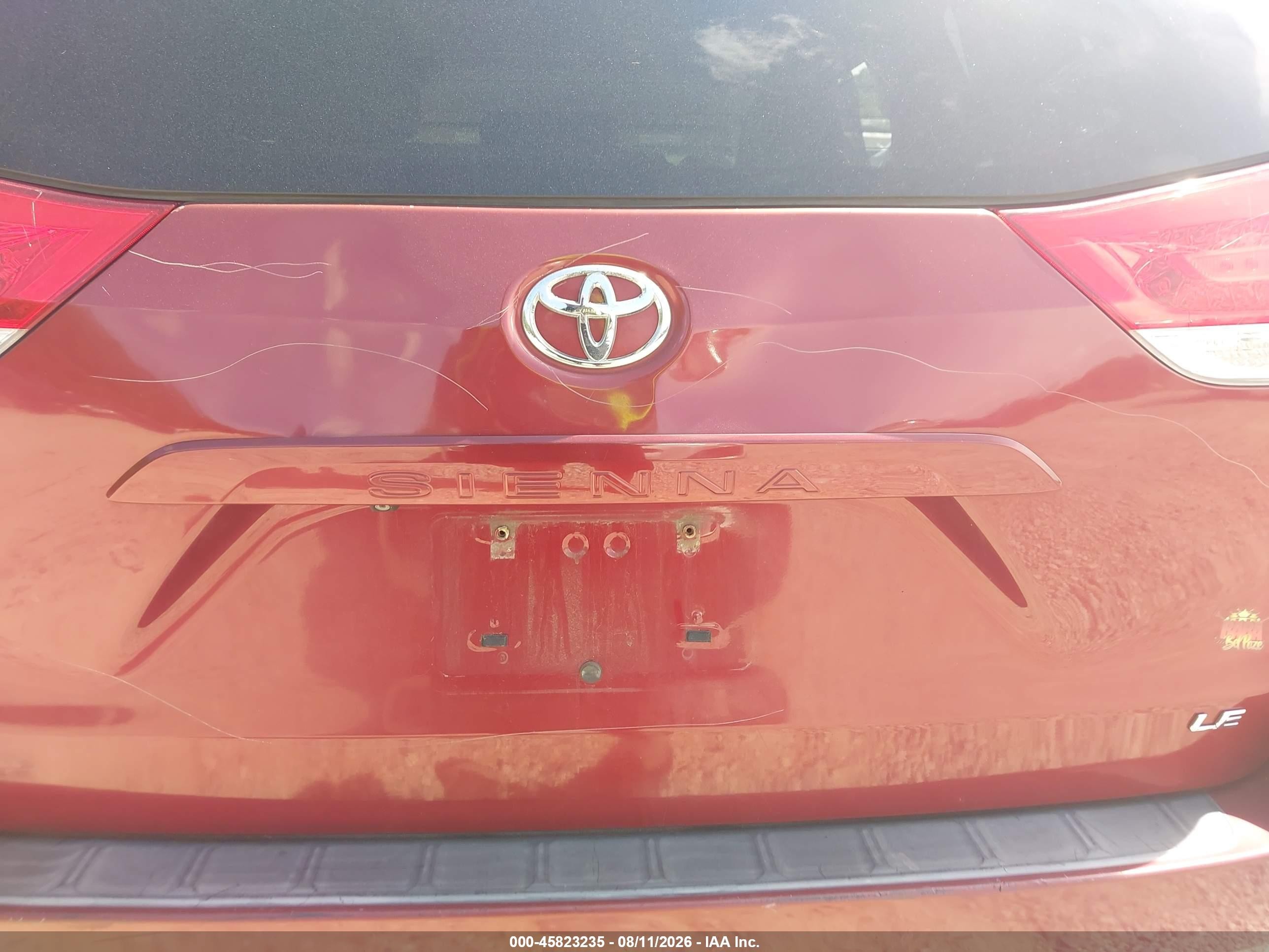 2012 Toyota Sienna Le V6 8 Passenger Red vin: 5TDKK3DC9CS198040
