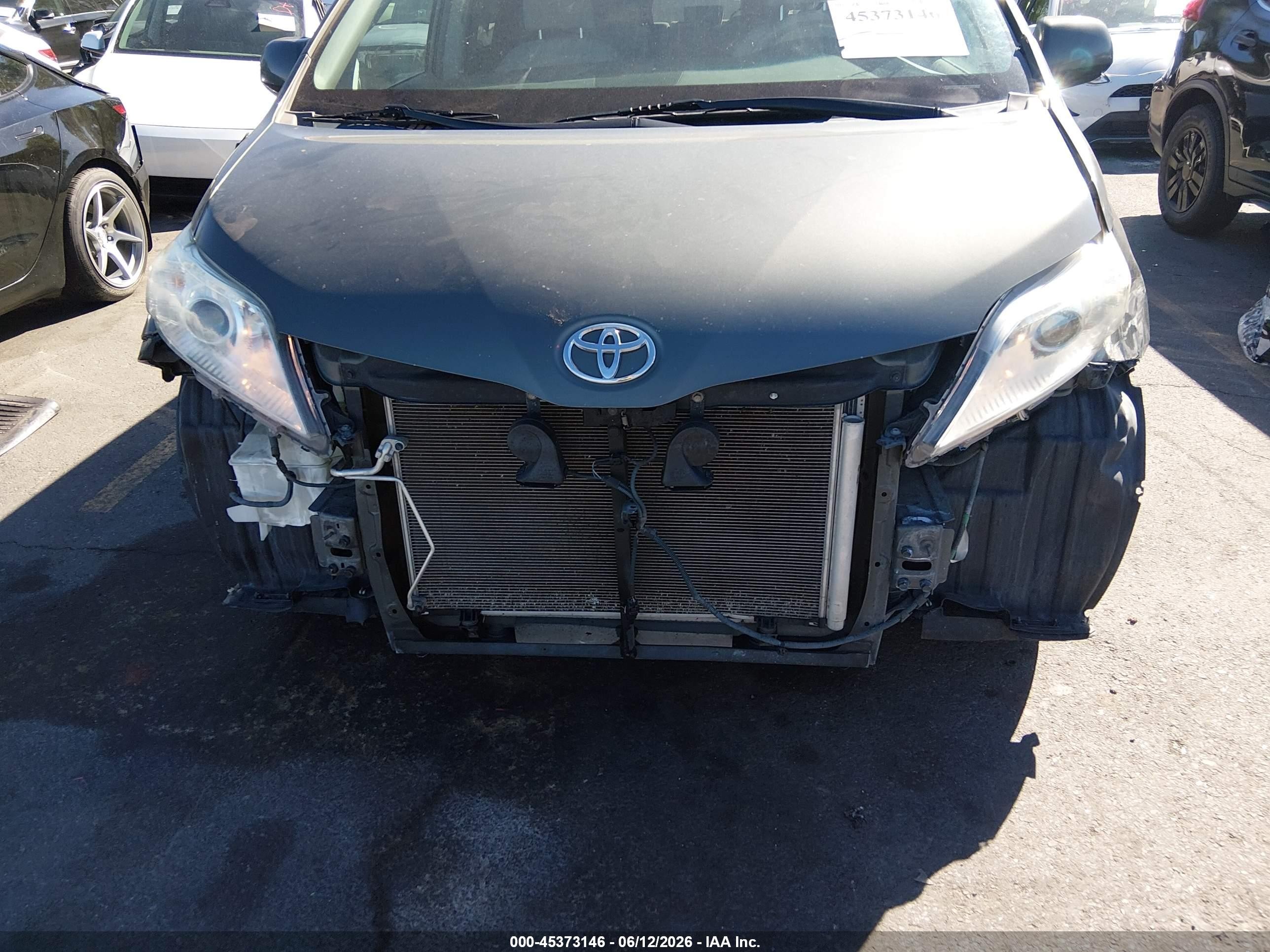 2012 Toyota Sienna Le V6 8 Passenger Gray vin: 5TDKK3DC9CS201549