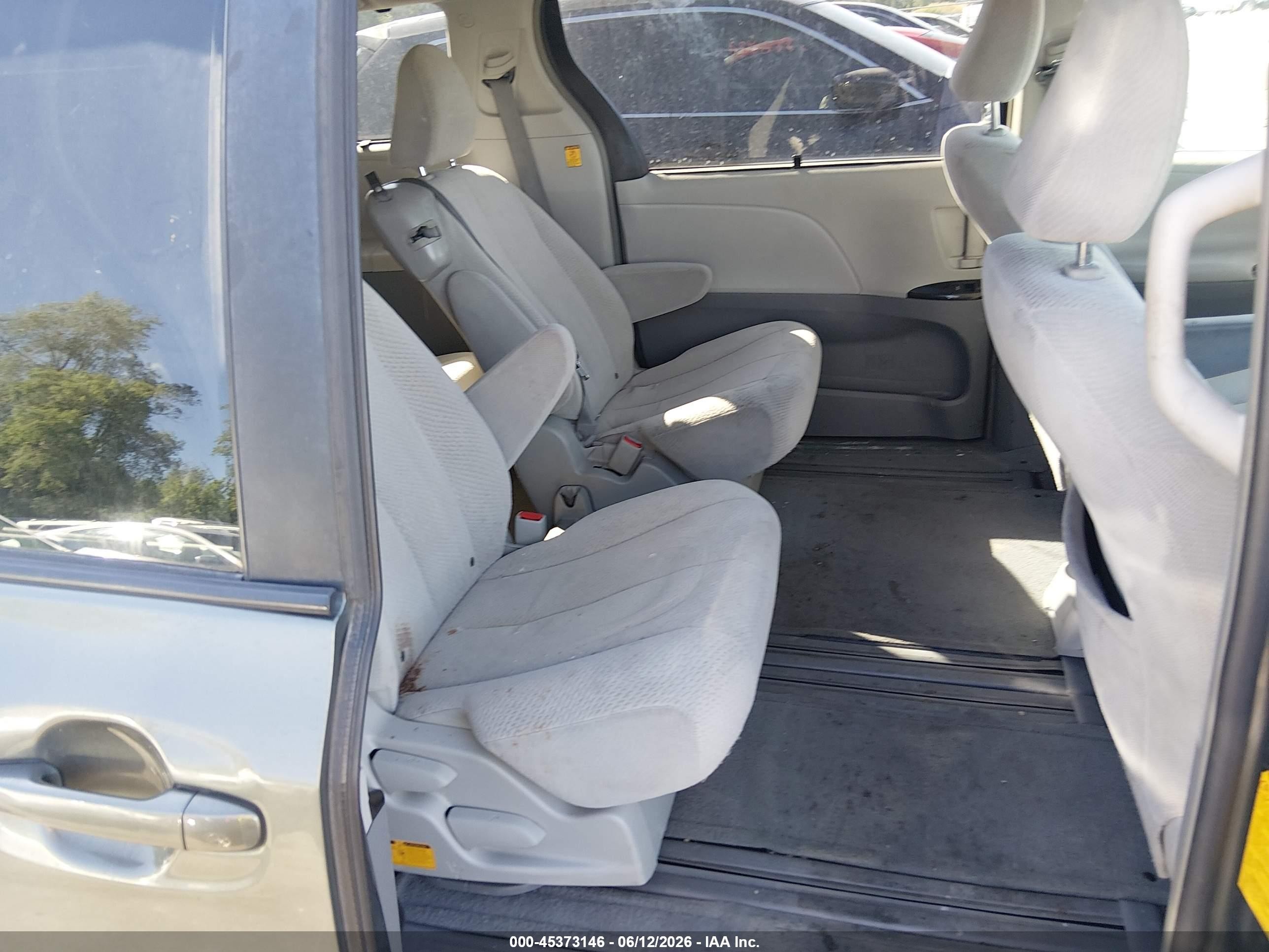 2012 Toyota Sienna Le V6 8 Passenger Gray vin: 5TDKK3DC9CS201549