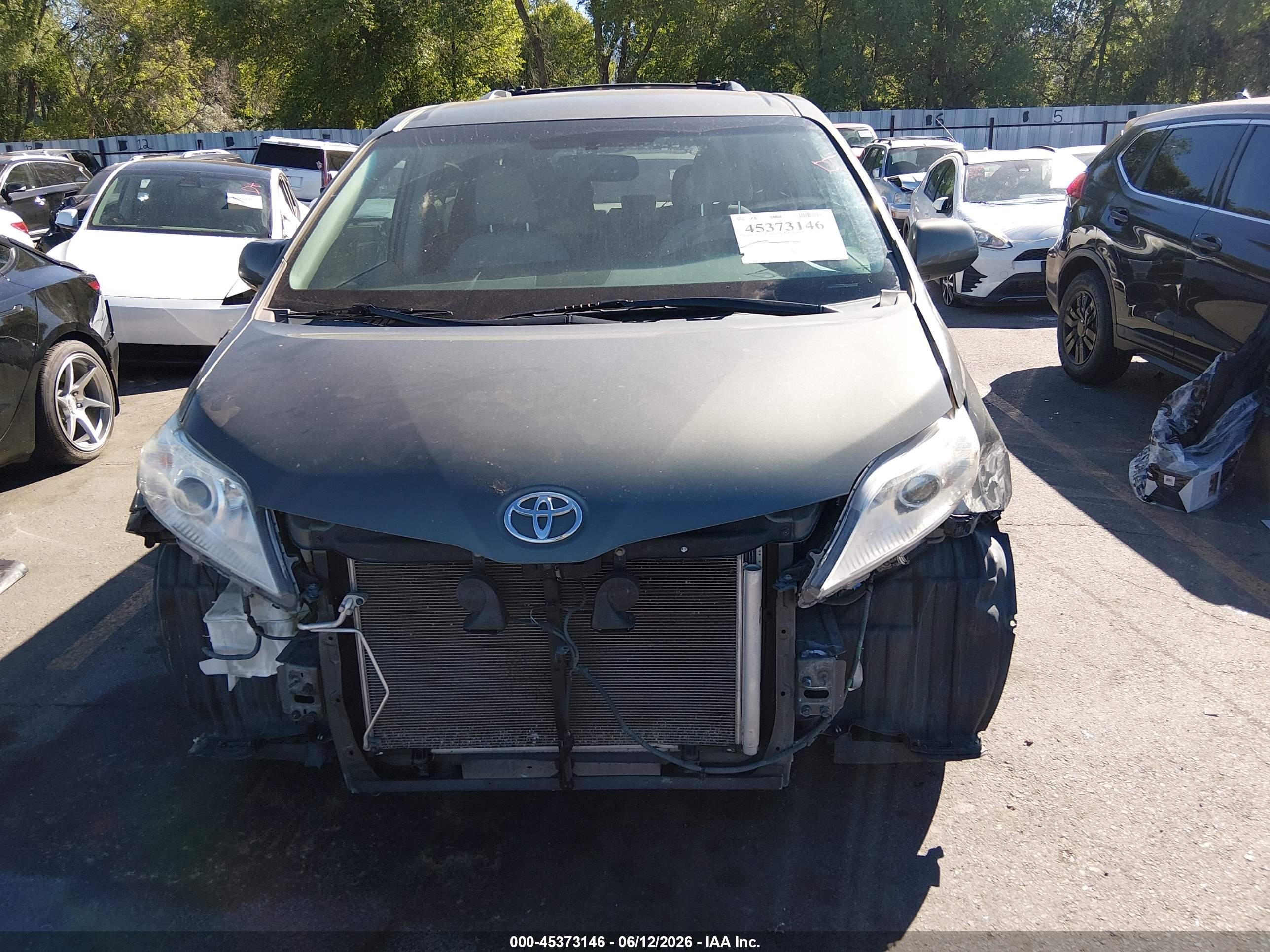 2012 Toyota Sienna Le V6 8 Passenger Gray vin: 5TDKK3DC9CS201549