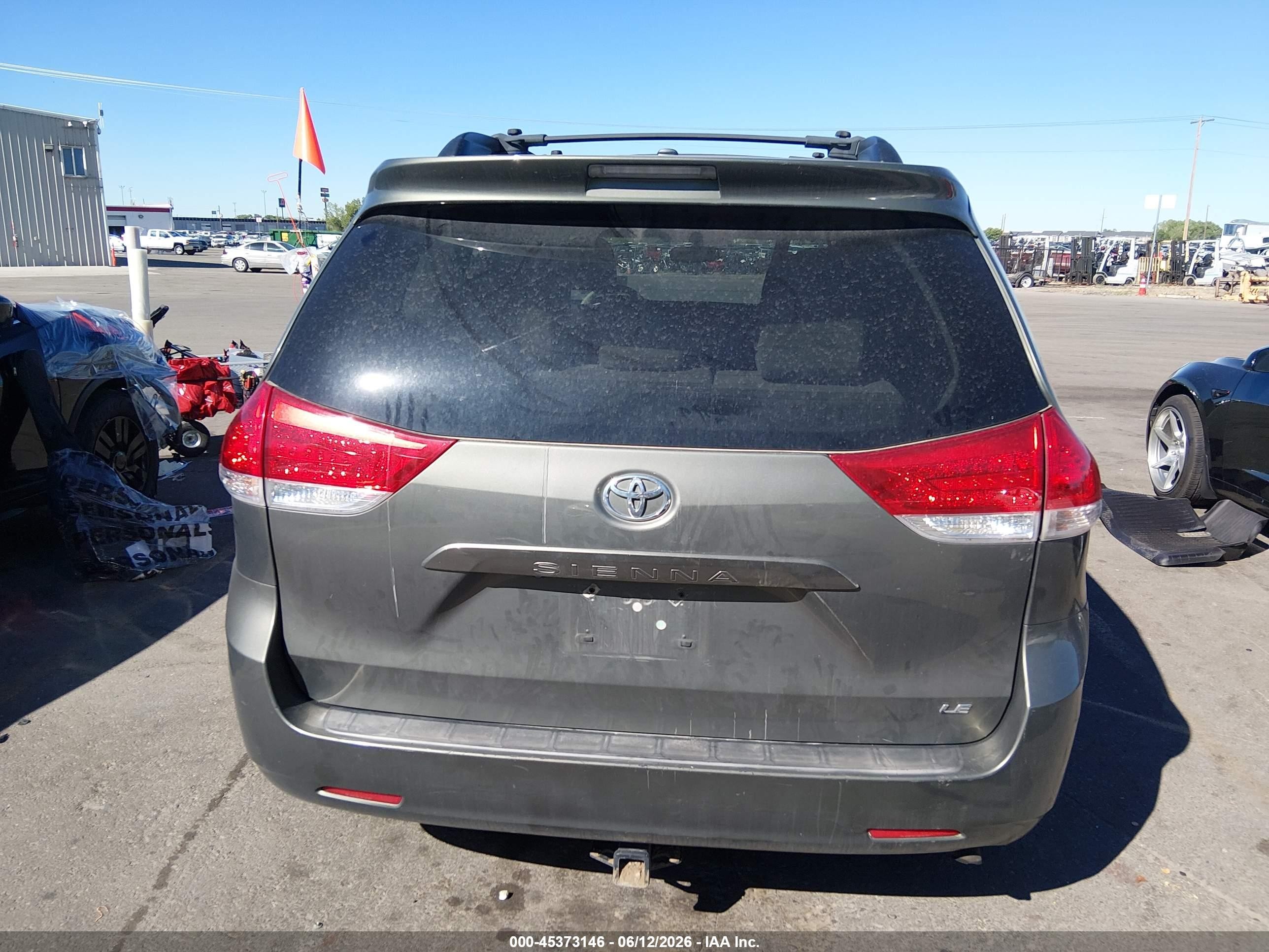 2012 Toyota Sienna Le V6 8 Passenger Gray vin: 5TDKK3DC9CS201549