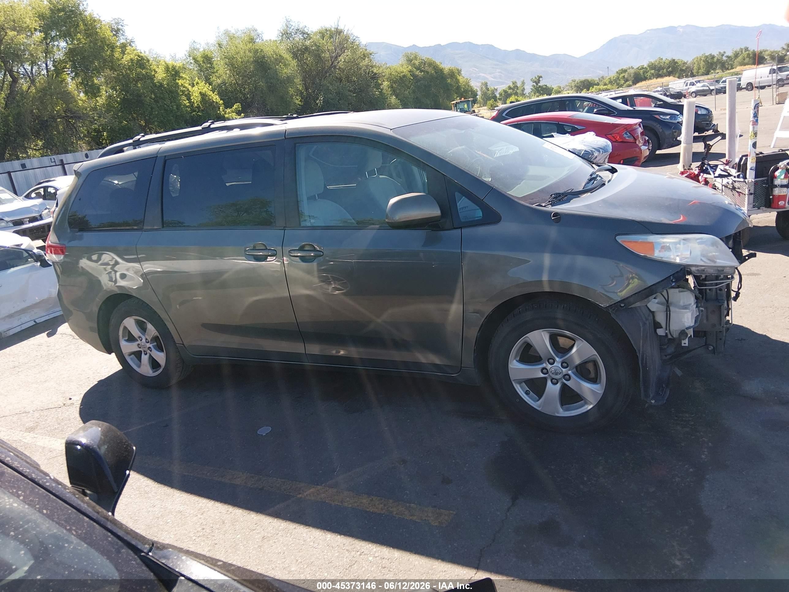 2012 Toyota Sienna Le V6 8 Passenger Gray vin: 5TDKK3DC9CS201549