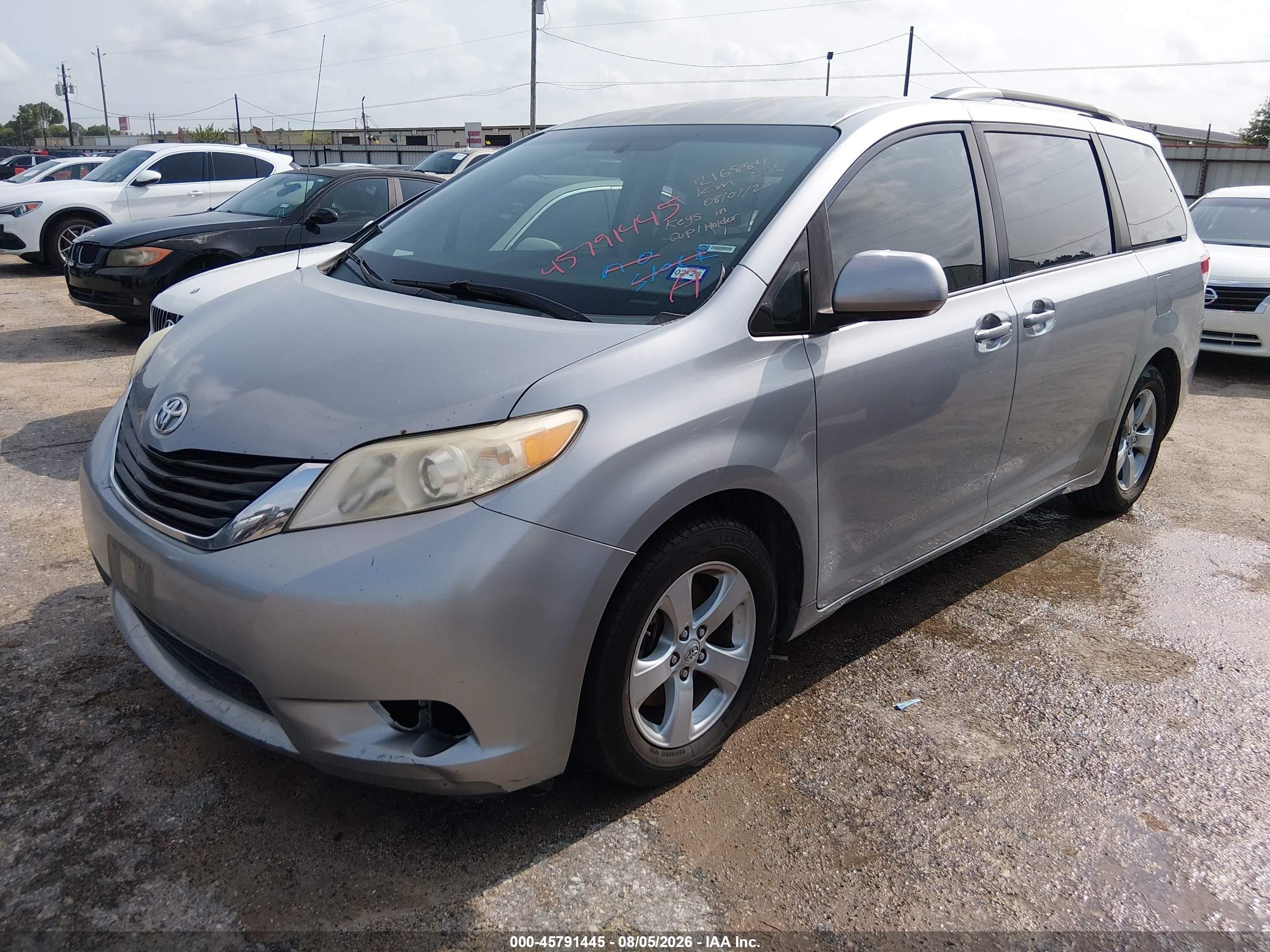 2012 Toyota Sienna Le V6 8 Passenger Silver vin: 5TDKK3DC9CS216844