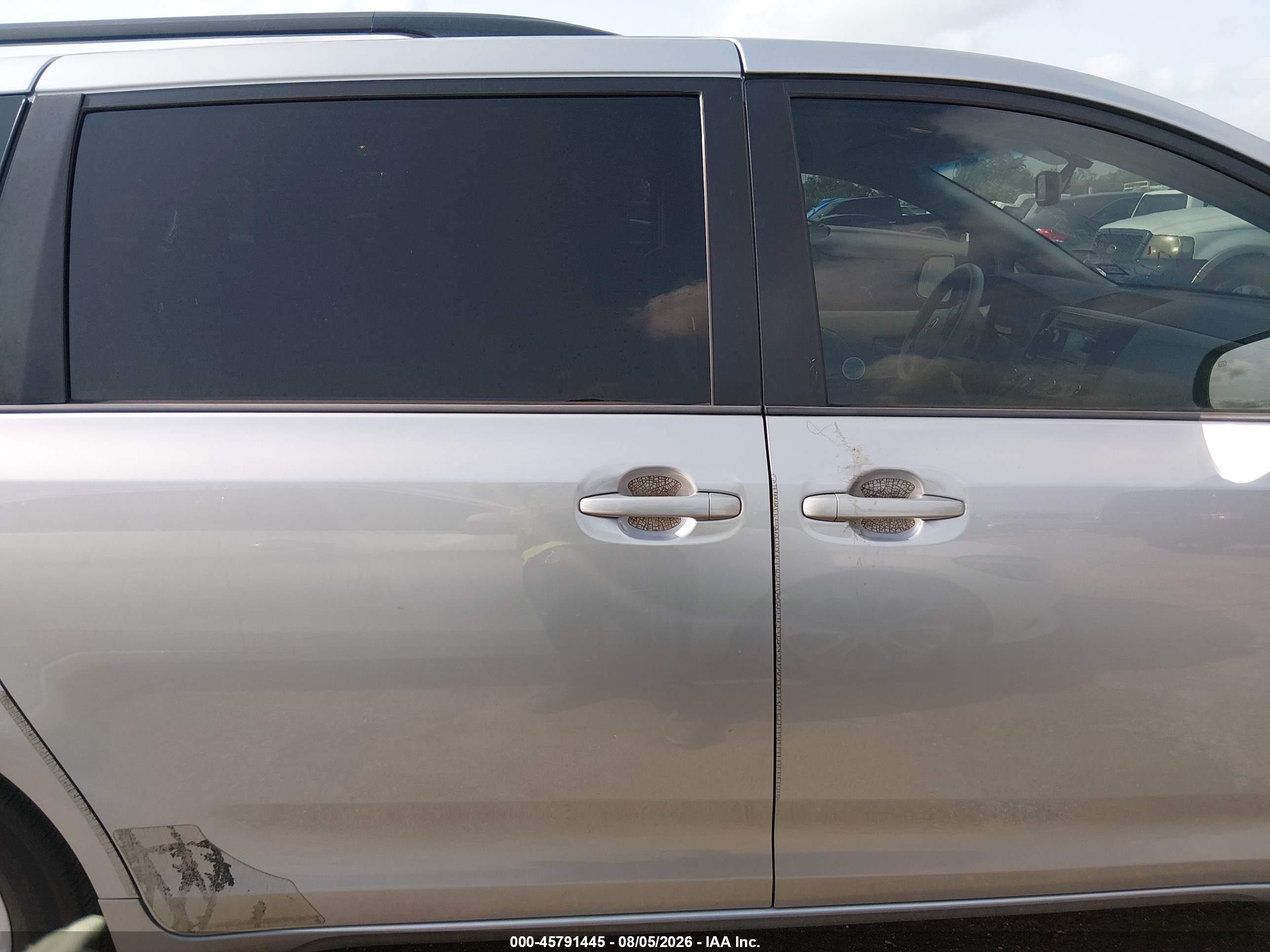 2012 Toyota Sienna Le V6 8 Passenger Silver vin: 5TDKK3DC9CS216844