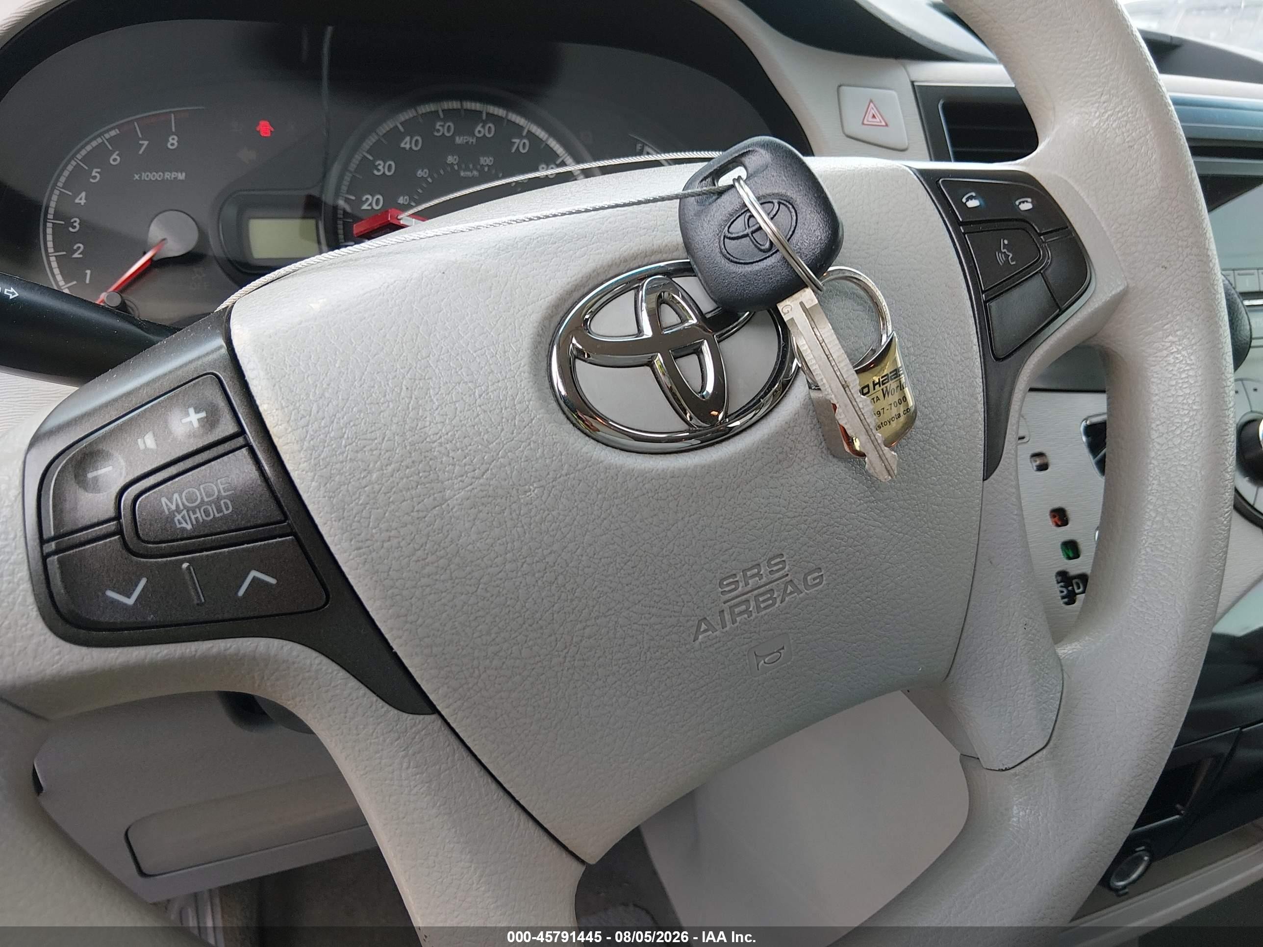 2012 Toyota Sienna Le V6 8 Passenger Silver vin: 5TDKK3DC9CS216844