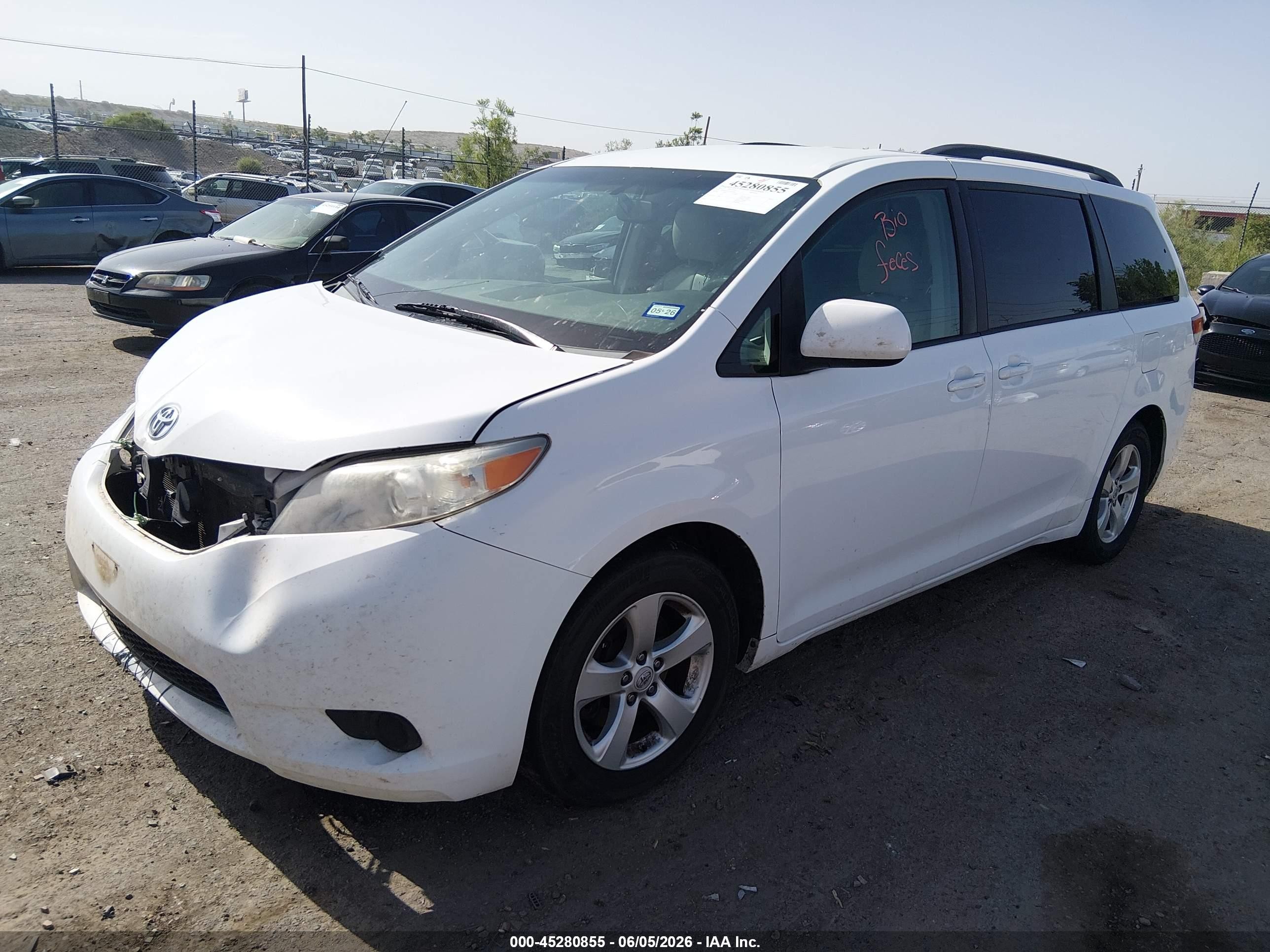 2012 Toyota Sienna Le V6 8 Passenger White vin: 5TDKK3DC9CS224569