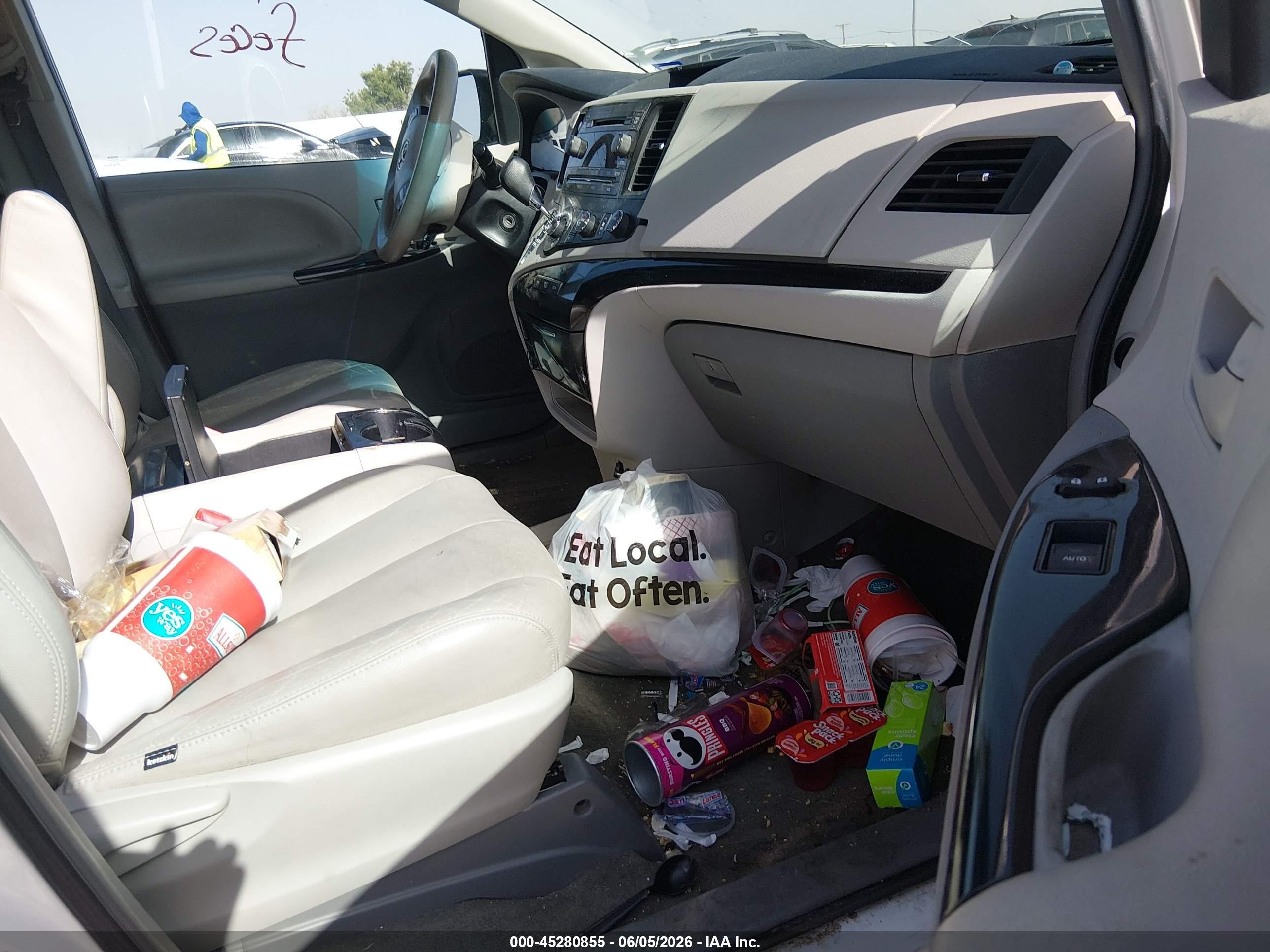 2012 Toyota Sienna Le V6 8 Passenger White vin: 5TDKK3DC9CS224569