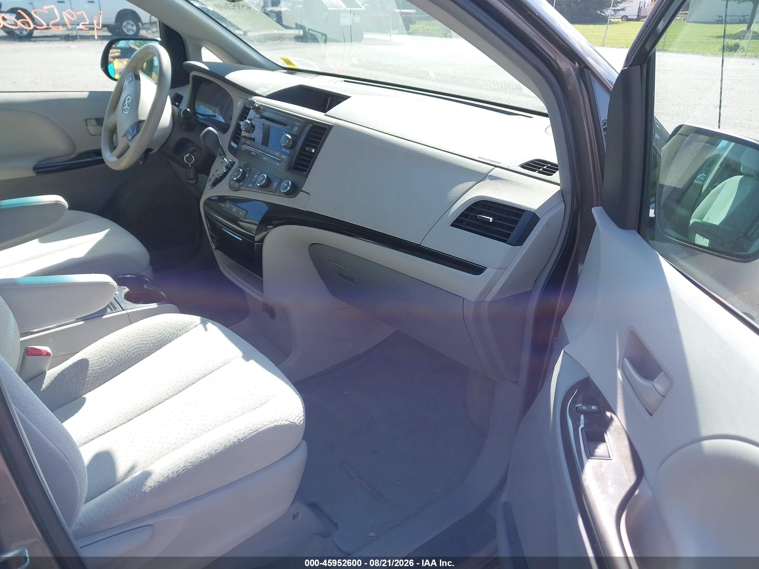 2012 Toyota Sienna Le V6 8 Passenger Gray vin: 5TDKK3DC9CS224930