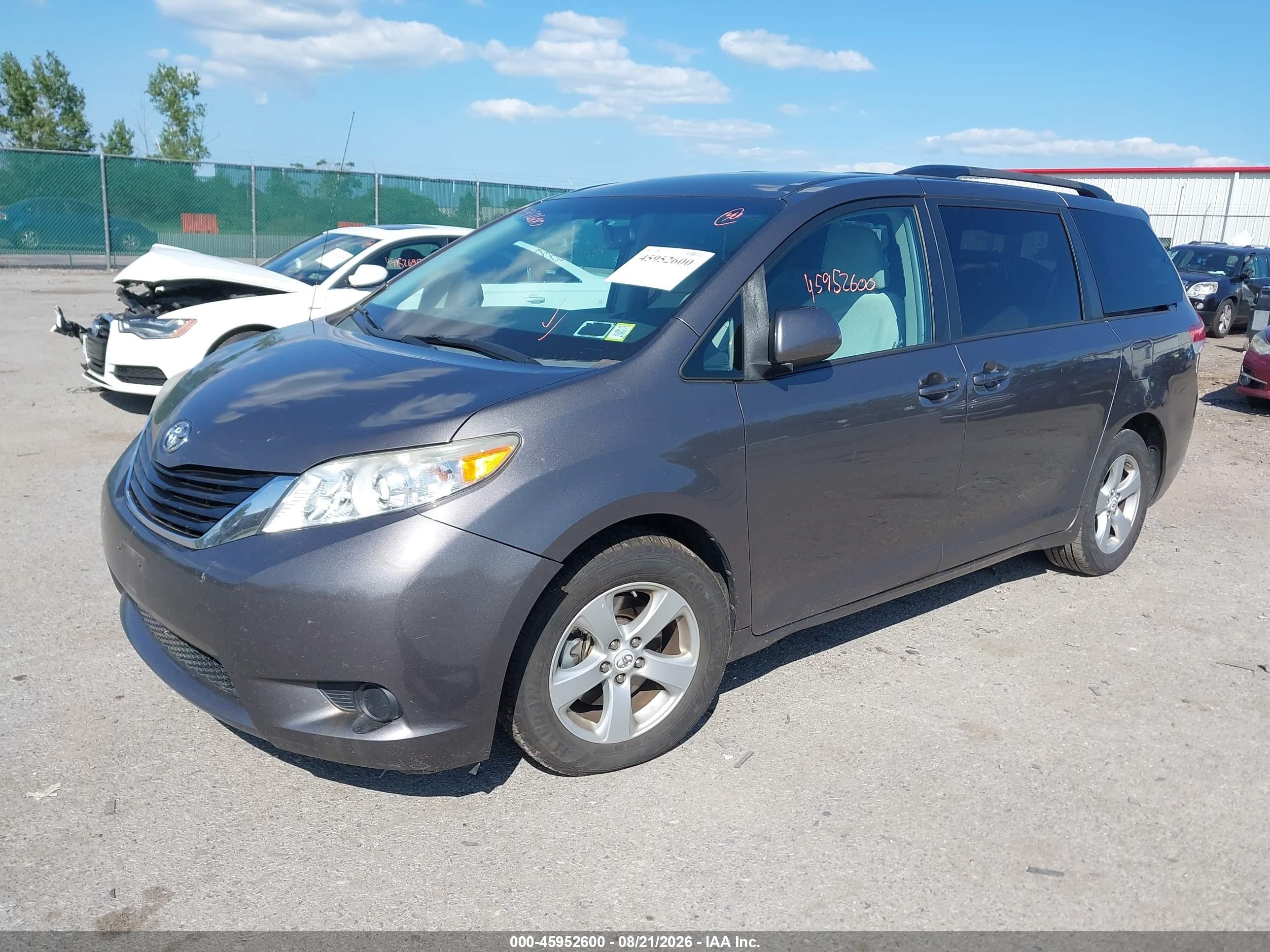 2012 Toyota Sienna Le V6 8 Passenger Gray vin: 5TDKK3DC9CS224930