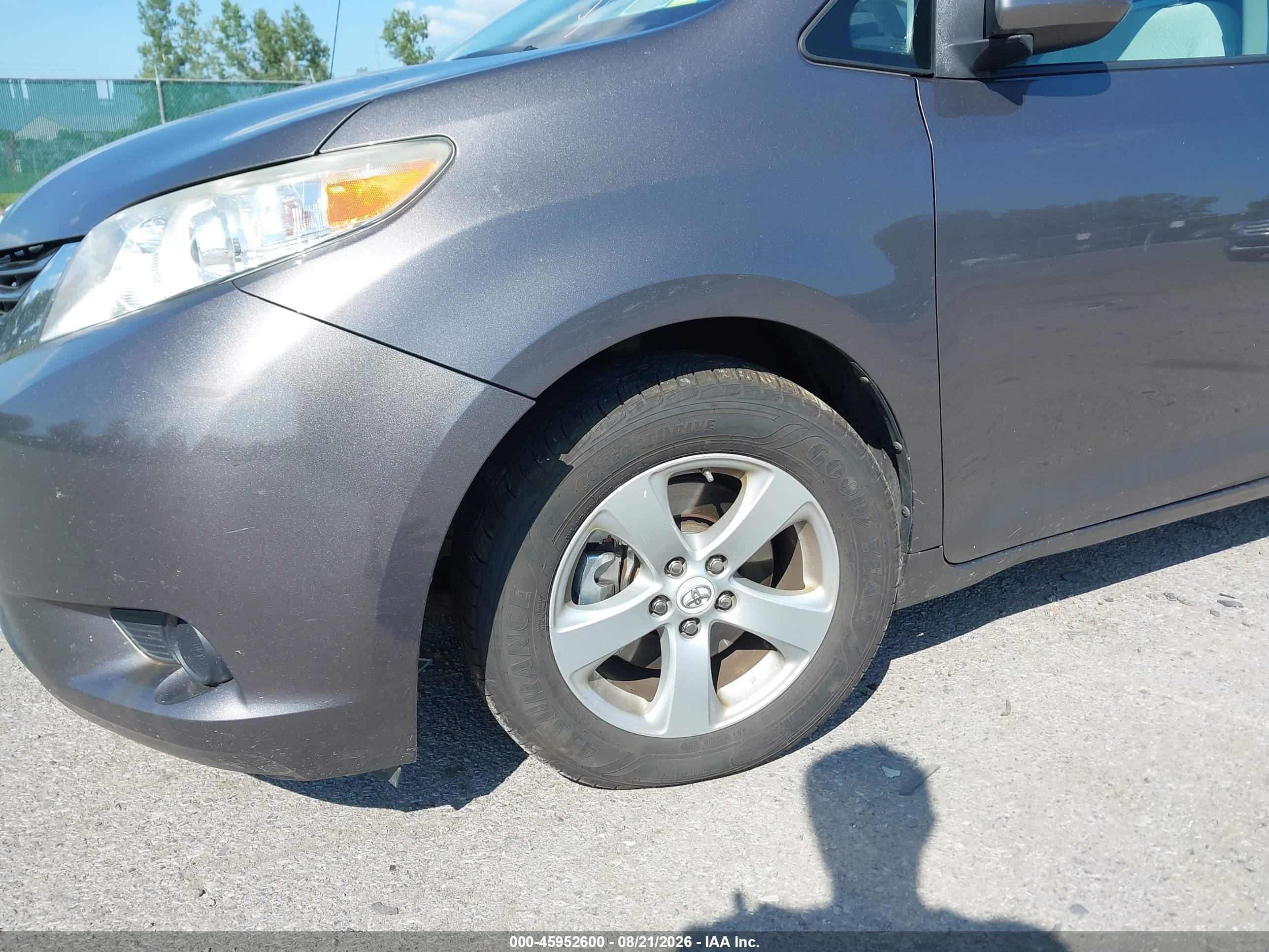 2012 Toyota Sienna Le V6 8 Passenger Gray vin: 5TDKK3DC9CS224930