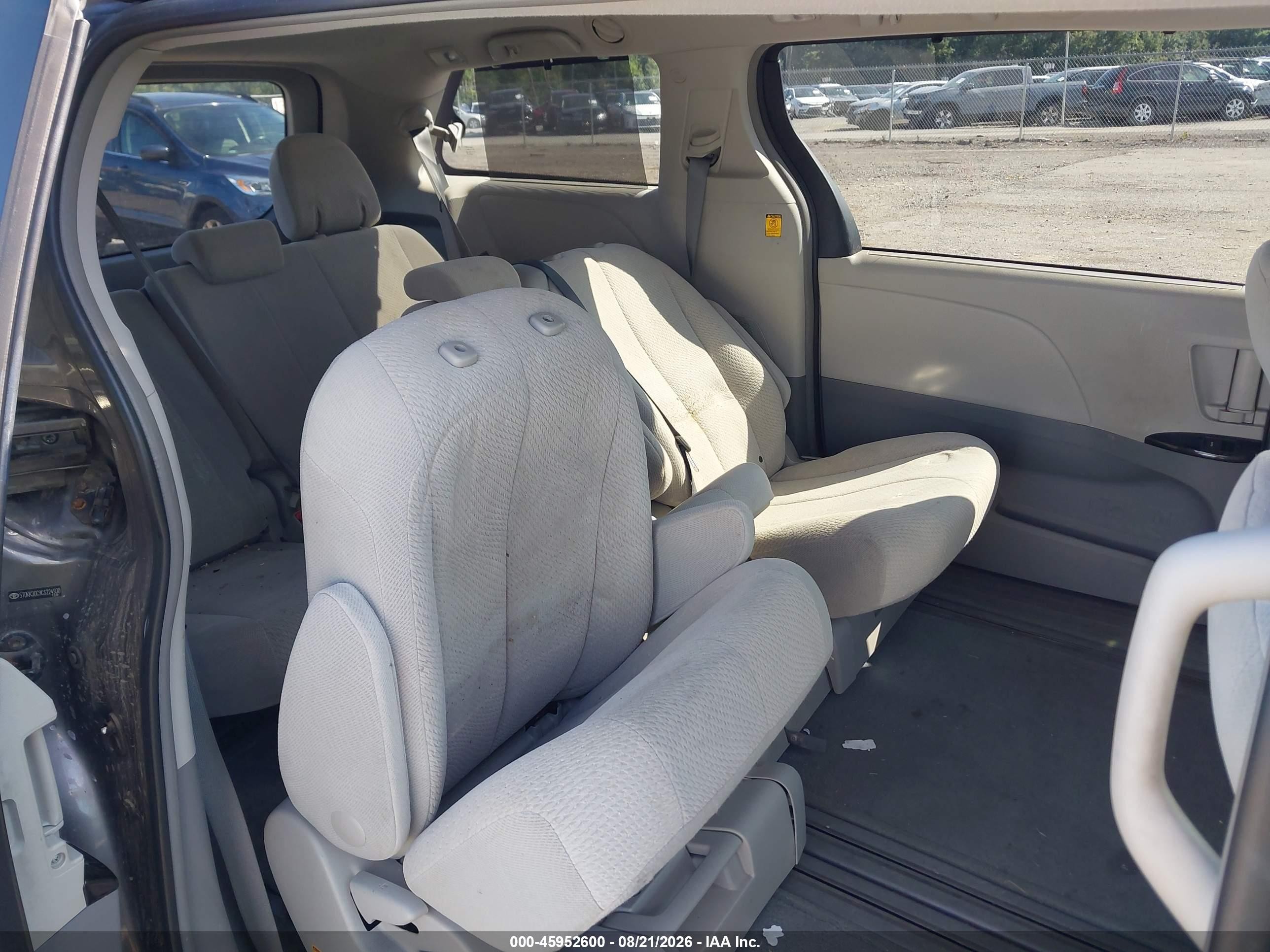 2012 Toyota Sienna Le V6 8 Passenger Gray vin: 5TDKK3DC9CS224930