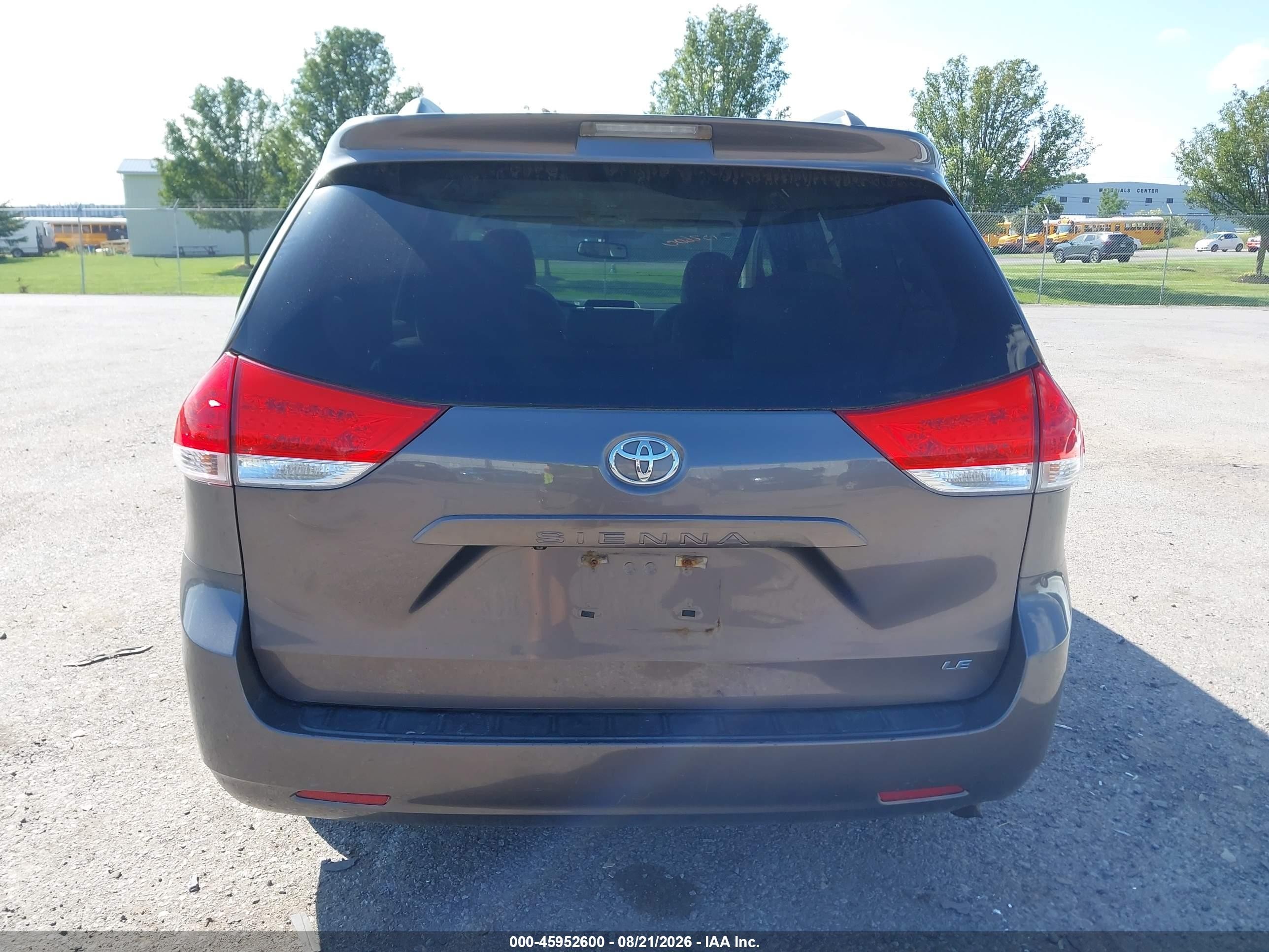 2012 Toyota Sienna Le V6 8 Passenger Gray vin: 5TDKK3DC9CS224930