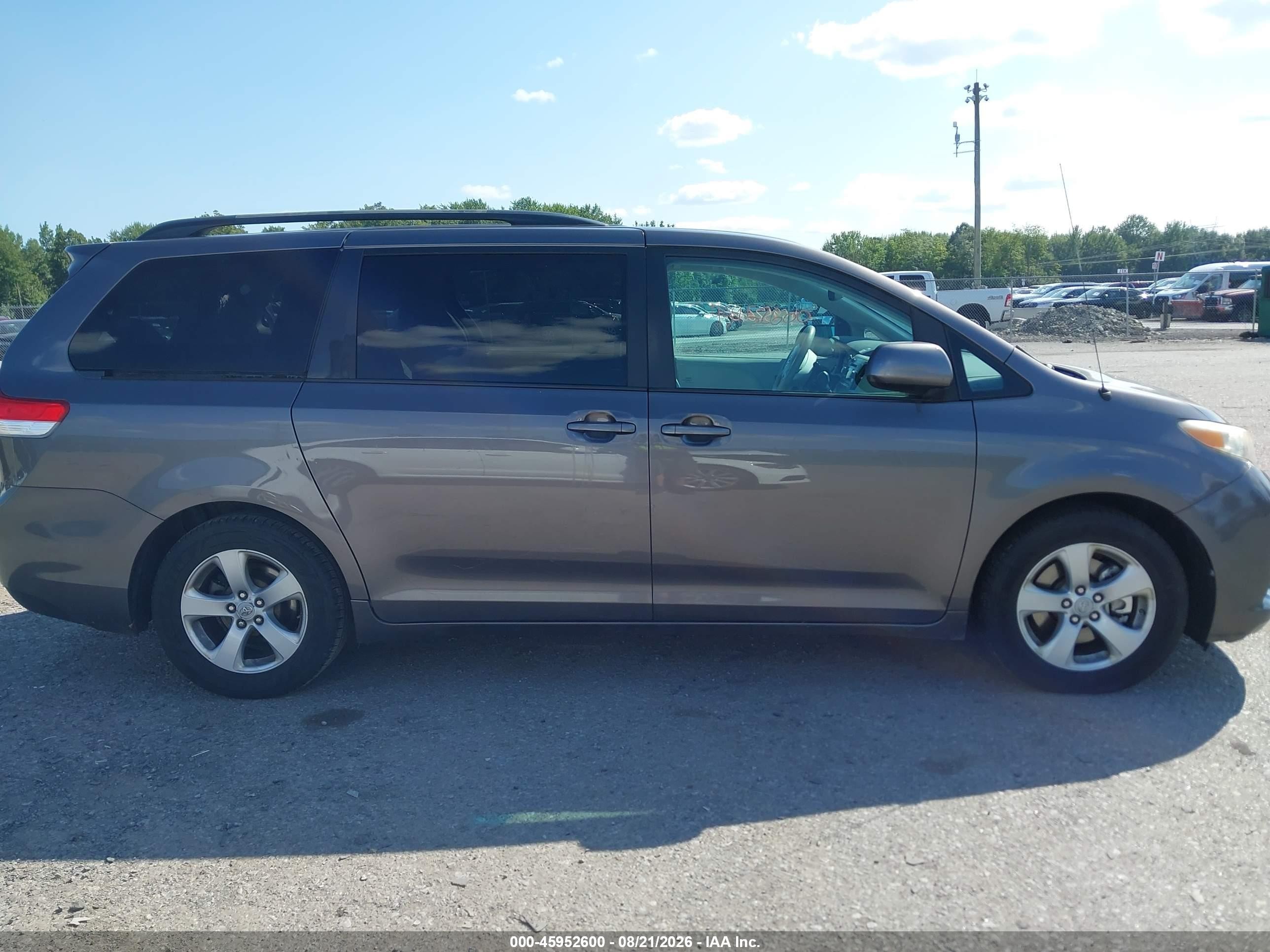 2012 Toyota Sienna Le V6 8 Passenger Gray vin: 5TDKK3DC9CS224930