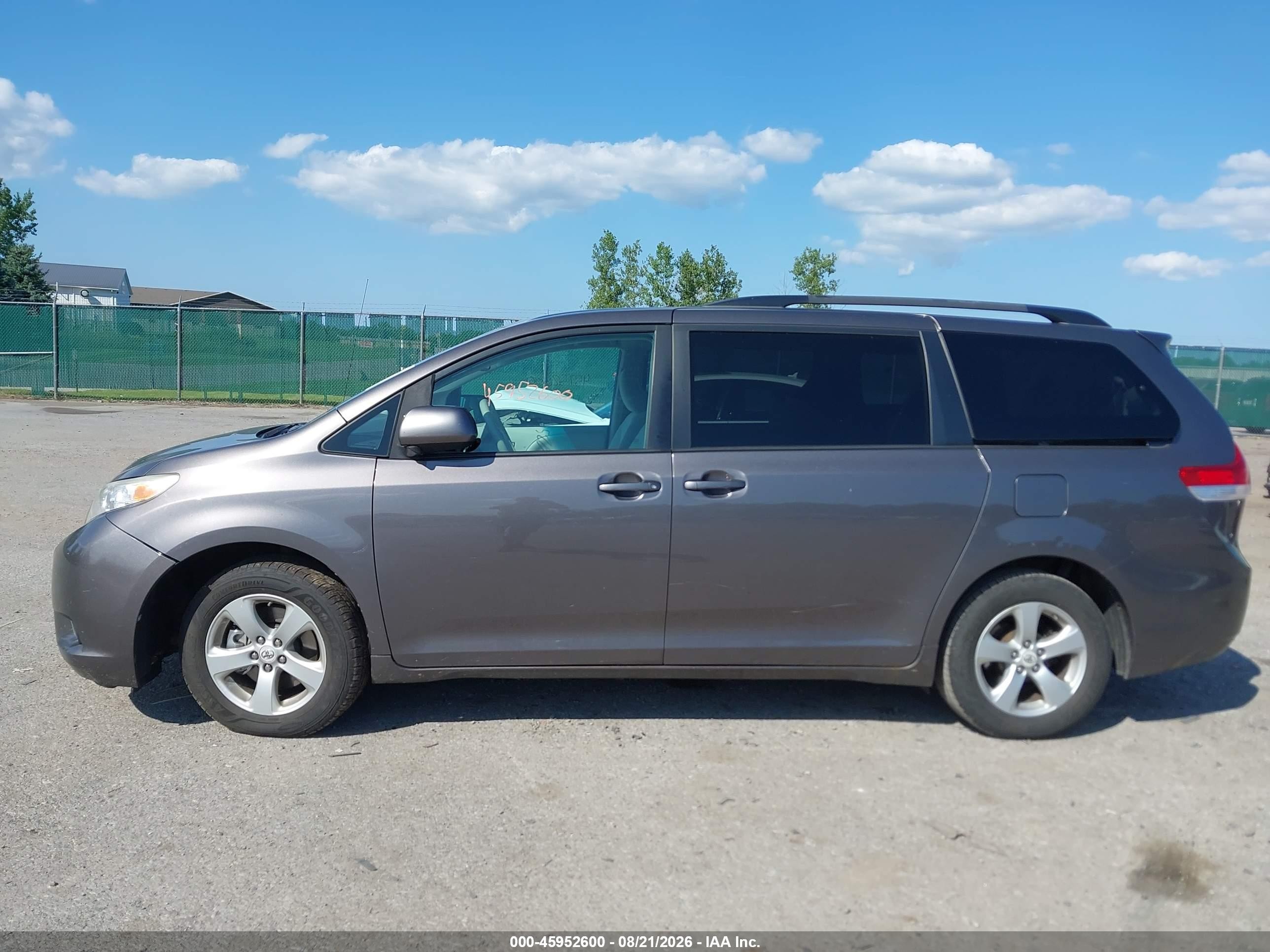 2012 Toyota Sienna Le V6 8 Passenger Gray vin: 5TDKK3DC9CS224930