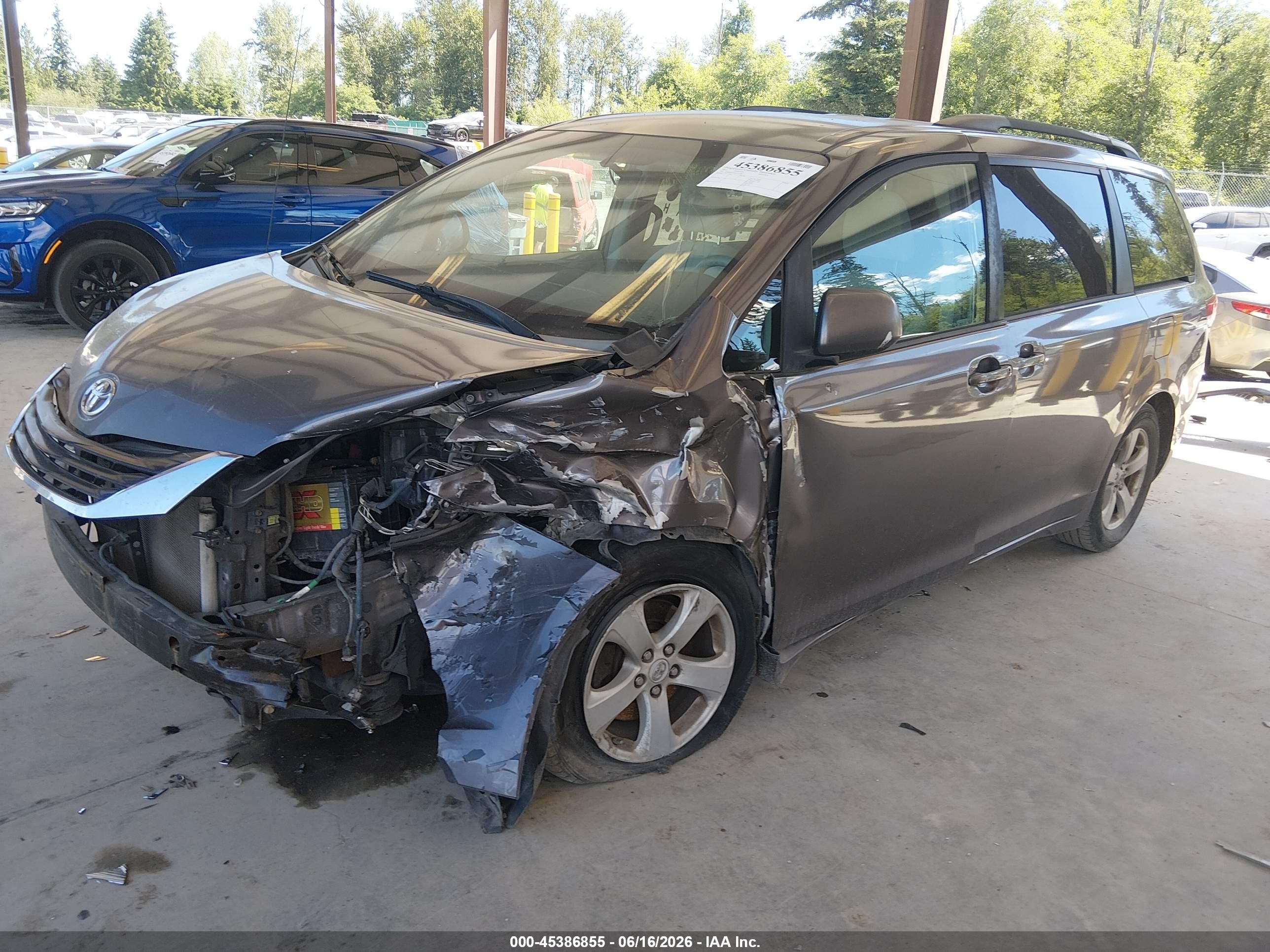 2012 Toyota Sienna Le V6 8 Passenger Gray vin: 5TDKK3DC9CS225348