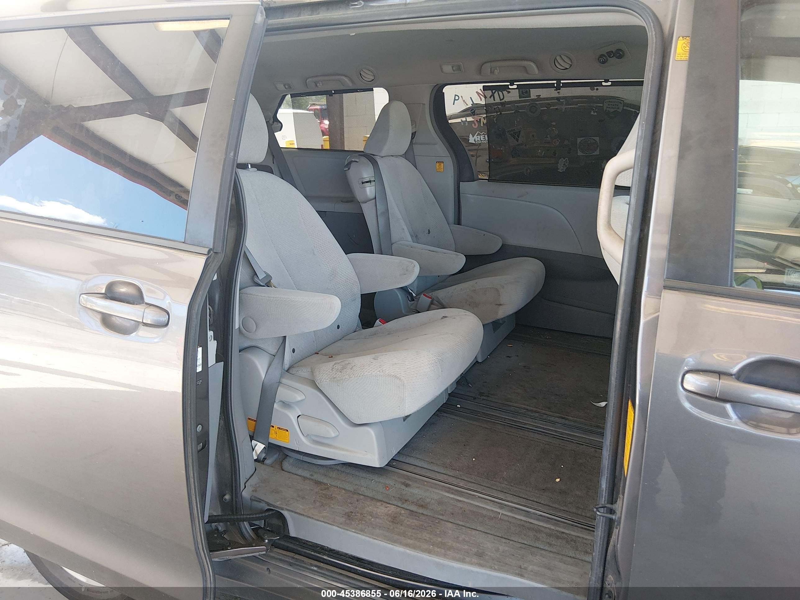 2012 Toyota Sienna Le V6 8 Passenger Gray vin: 5TDKK3DC9CS225348