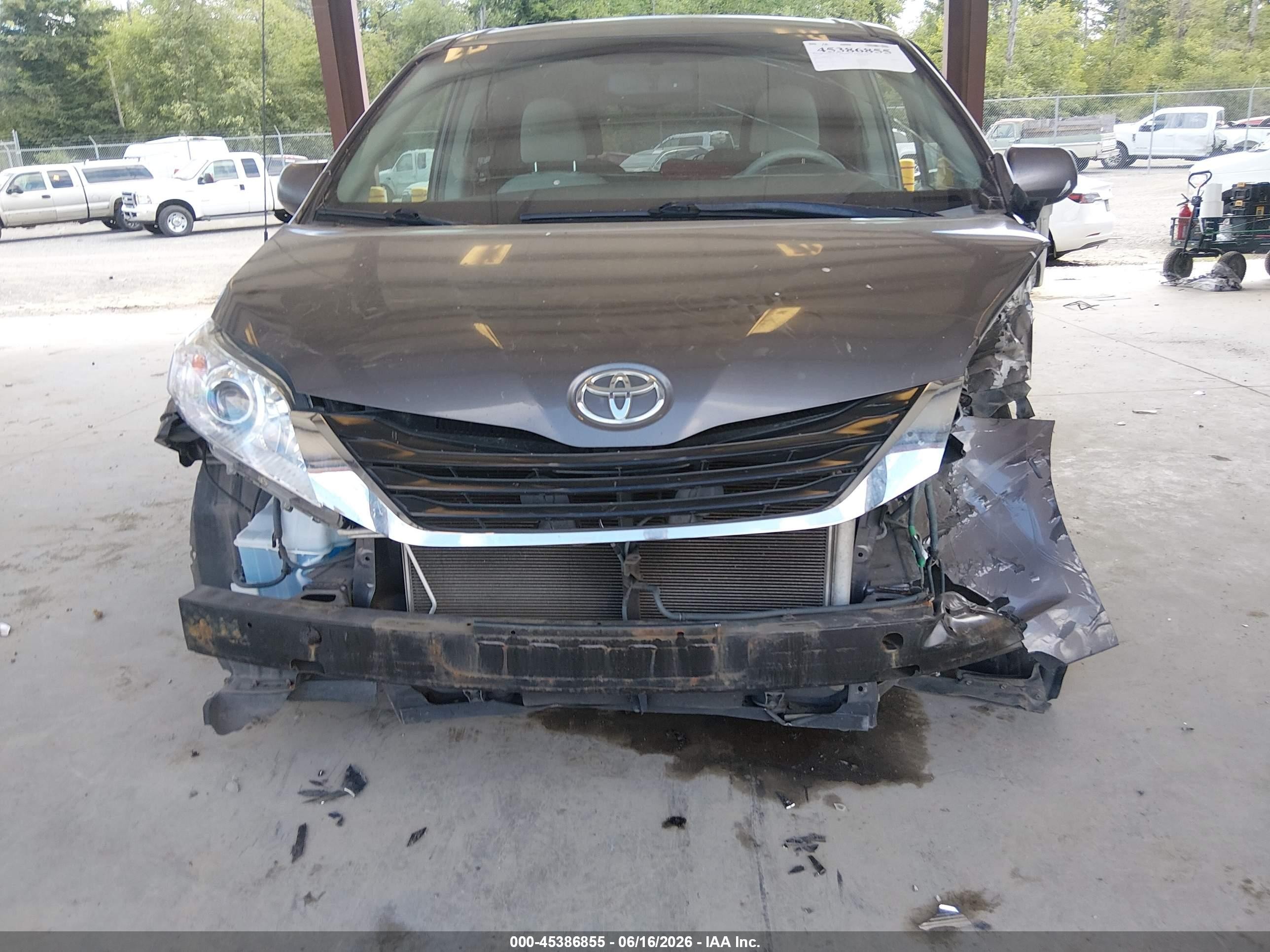 2012 Toyota Sienna Le V6 8 Passenger Gray vin: 5TDKK3DC9CS225348
