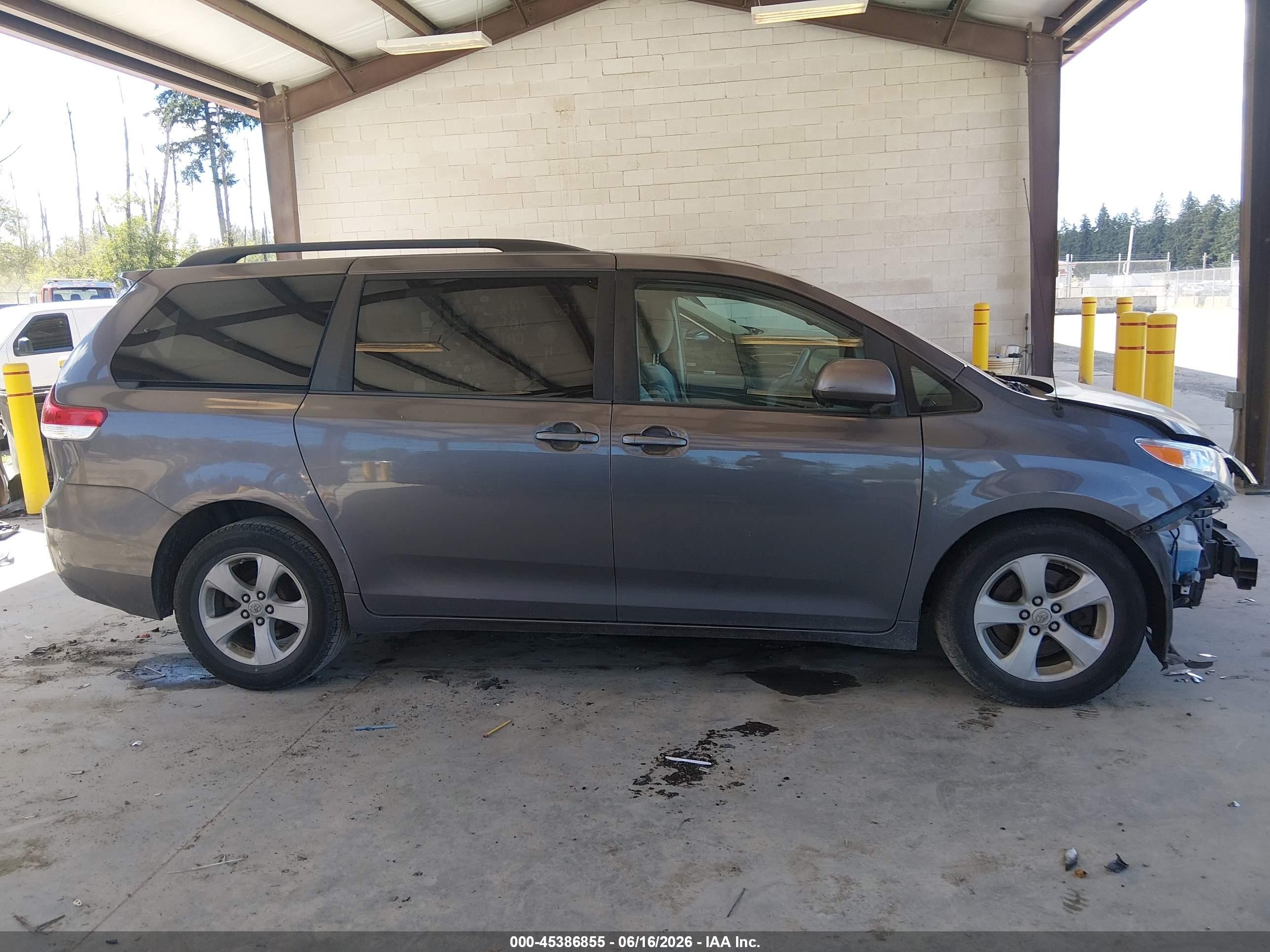 2012 Toyota Sienna Le V6 8 Passenger Gray vin: 5TDKK3DC9CS225348