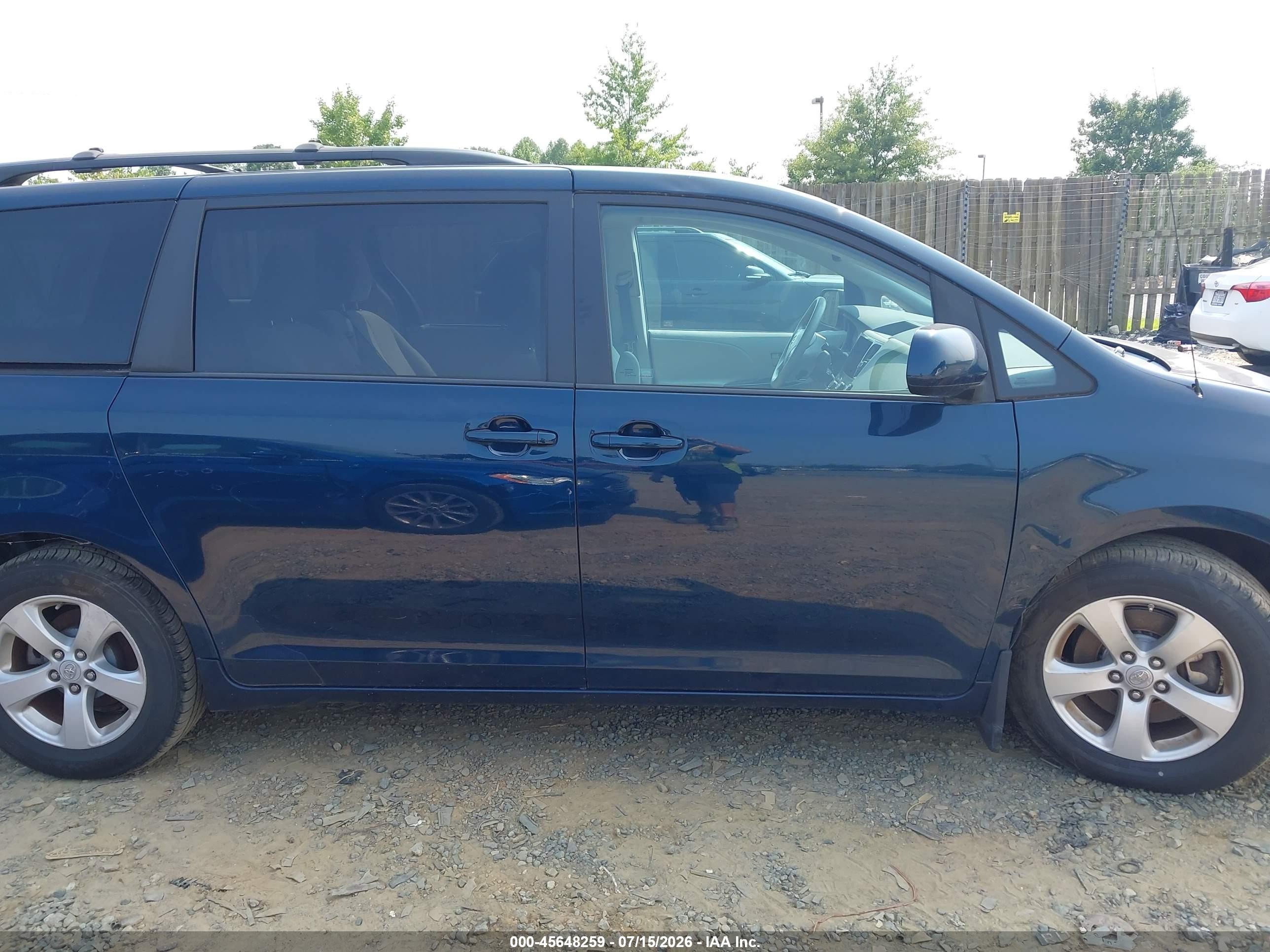 2012 Toyota Sienna Le V6 8 Passenger Синий vin: 5TDKK3DC9CS239198